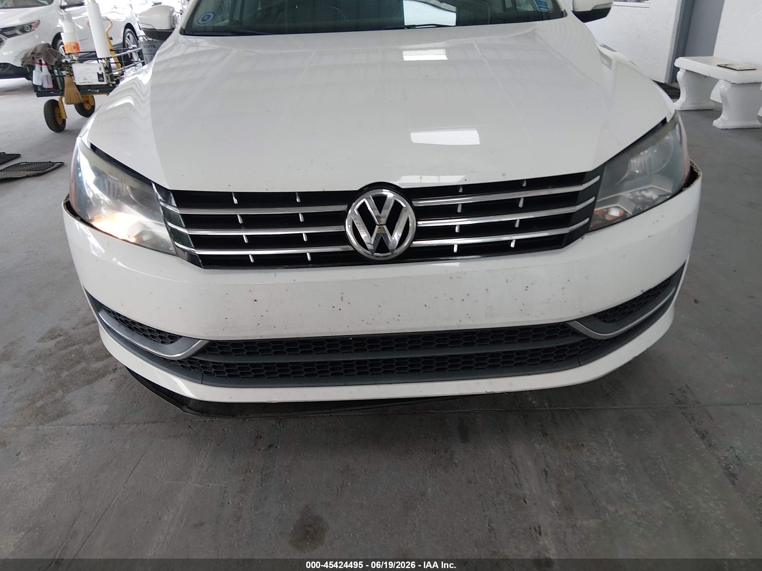 2014 Volkswagen Passat 2.0l Tdi Se White vin: 1VWBN7A3XEC052802