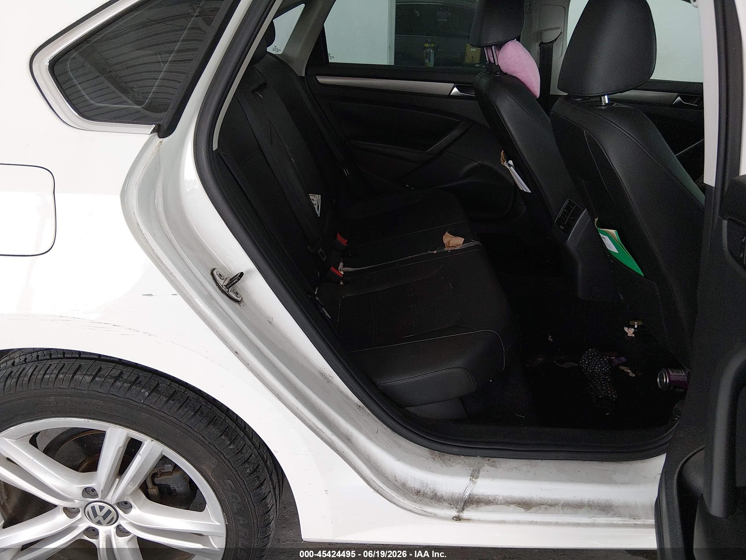 2014 Volkswagen Passat 2.0l Tdi Se White vin: 1VWBN7A3XEC052802