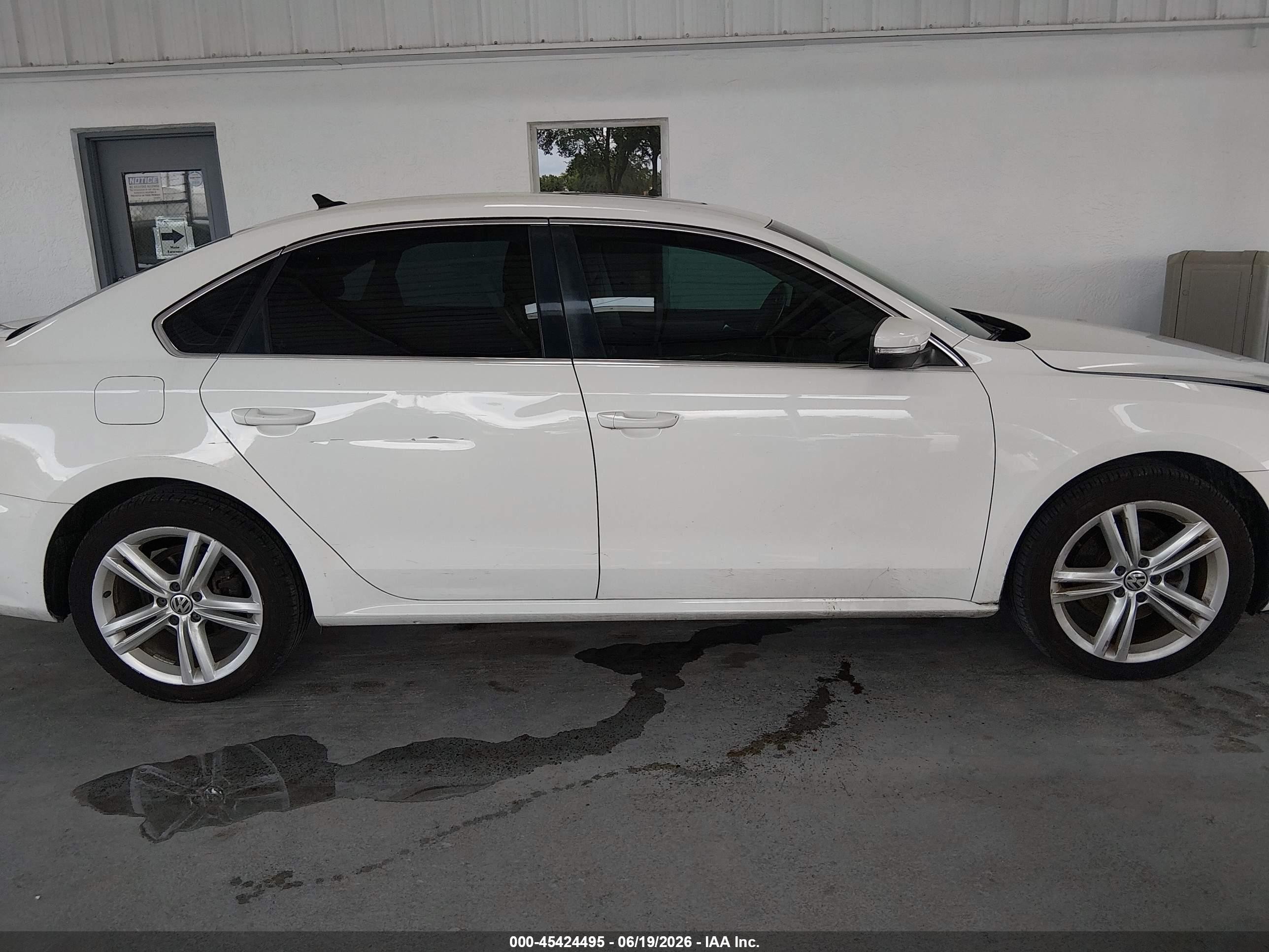 2014 Volkswagen Passat 2.0l Tdi Se White vin: 1VWBN7A3XEC052802