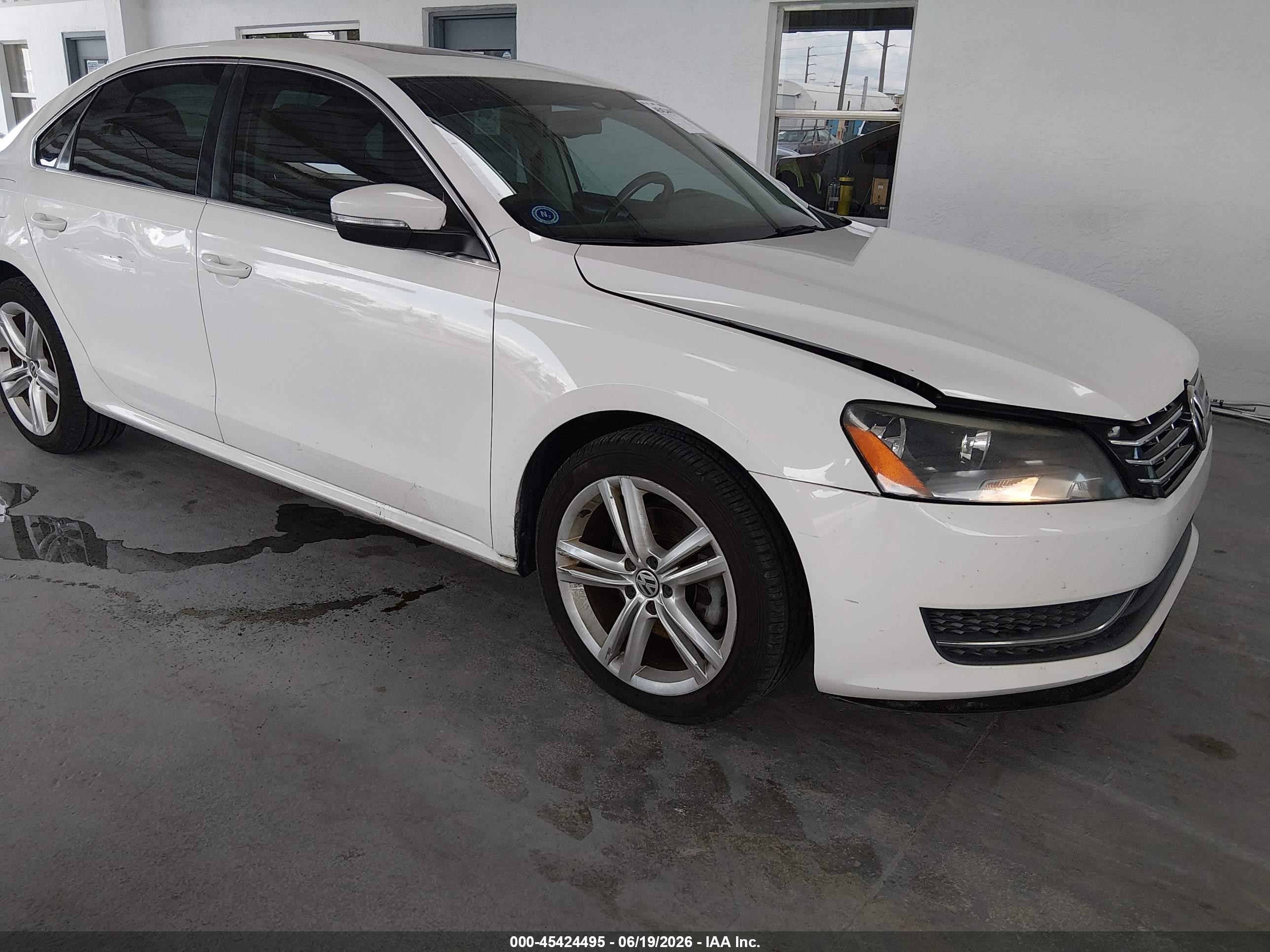 2014 Volkswagen Passat 2.0l Tdi Se White vin: 1VWBN7A3XEC052802