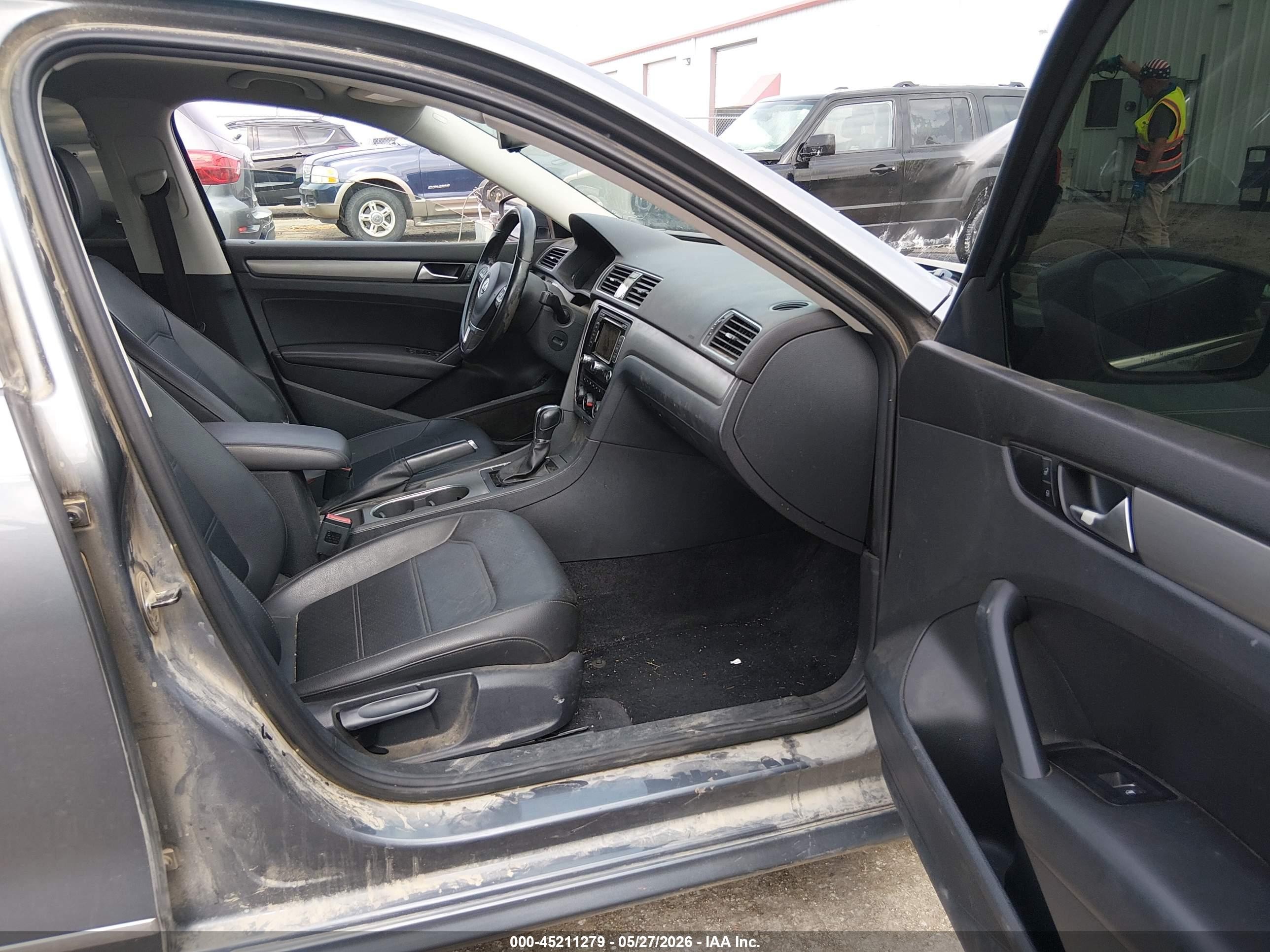 2014 Volkswagen Passat 2.0l Tdi Se Gray vin: 1VWBN7A3XEC069048
