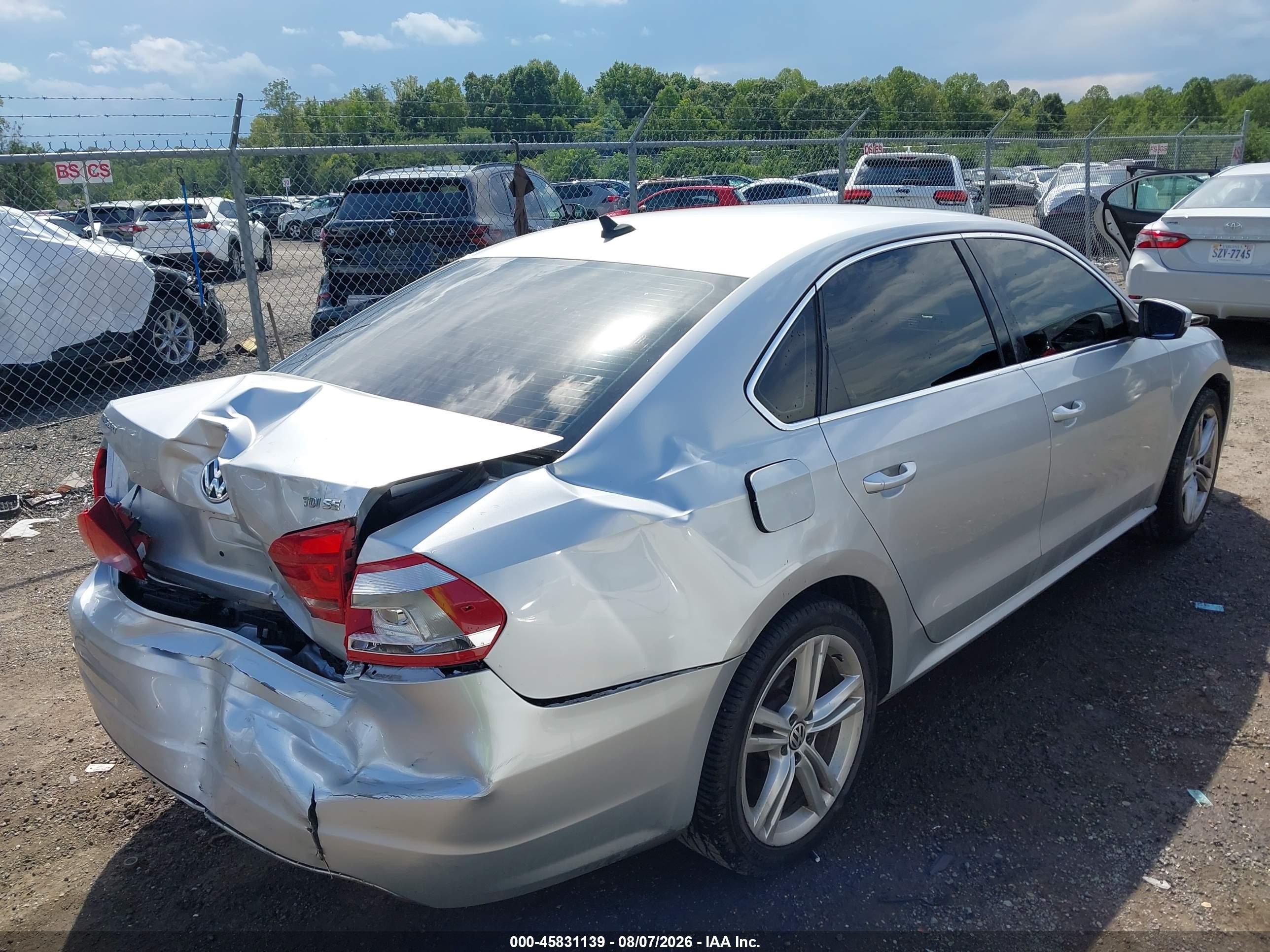 2014 Volkswagen Passat 2.0l Tdi Se Серебряный vin: 1VWBN7A3XEC079174