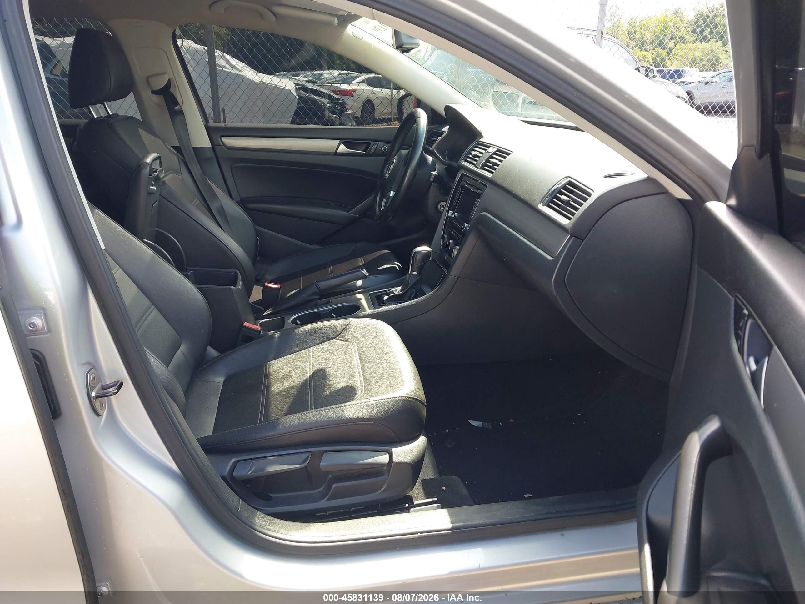 2014 Volkswagen Passat 2.0l Tdi Se Серебряный vin: 1VWBN7A3XEC079174