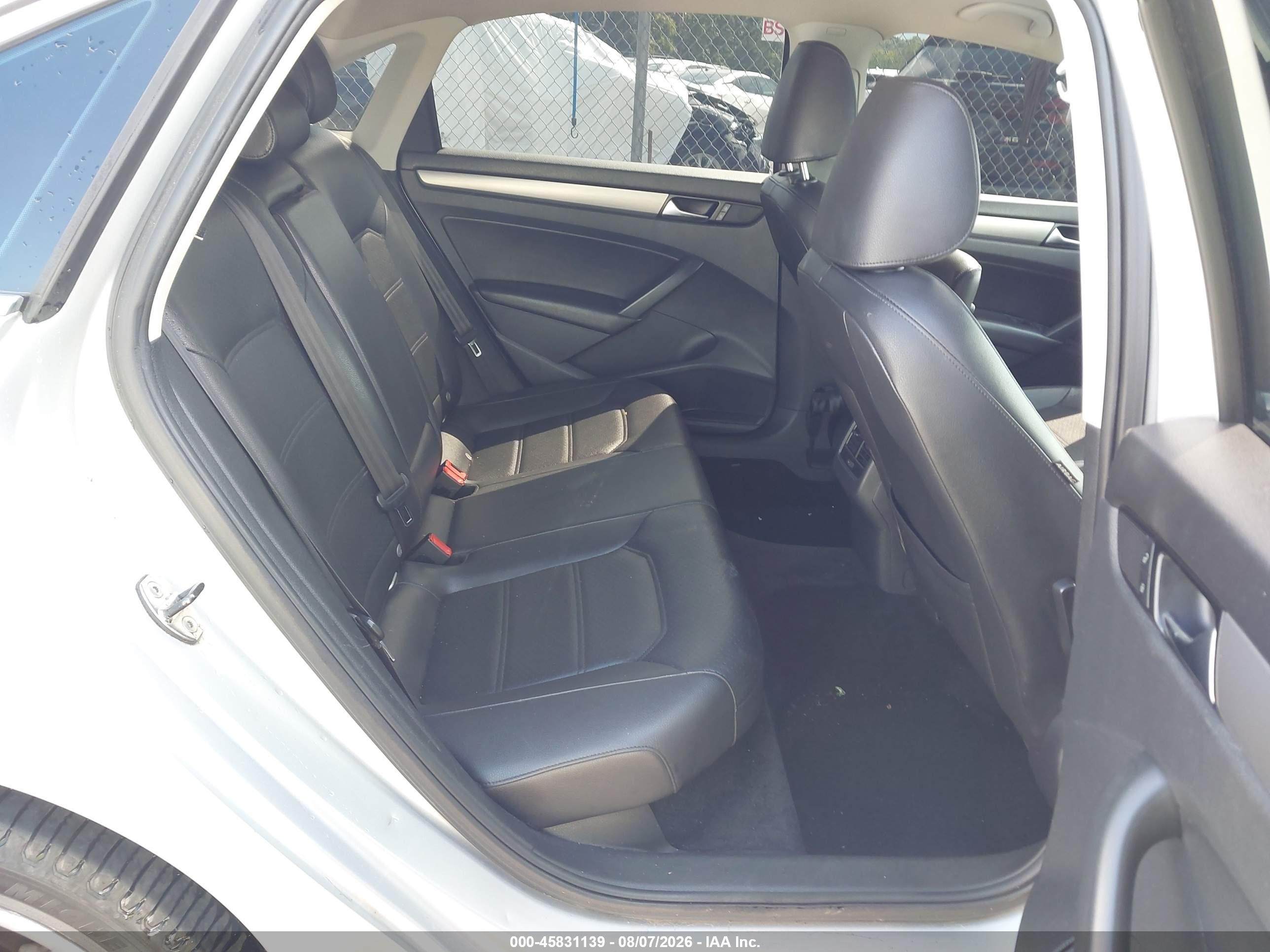 2014 Volkswagen Passat 2.0l Tdi Se Серебряный vin: 1VWBN7A3XEC079174