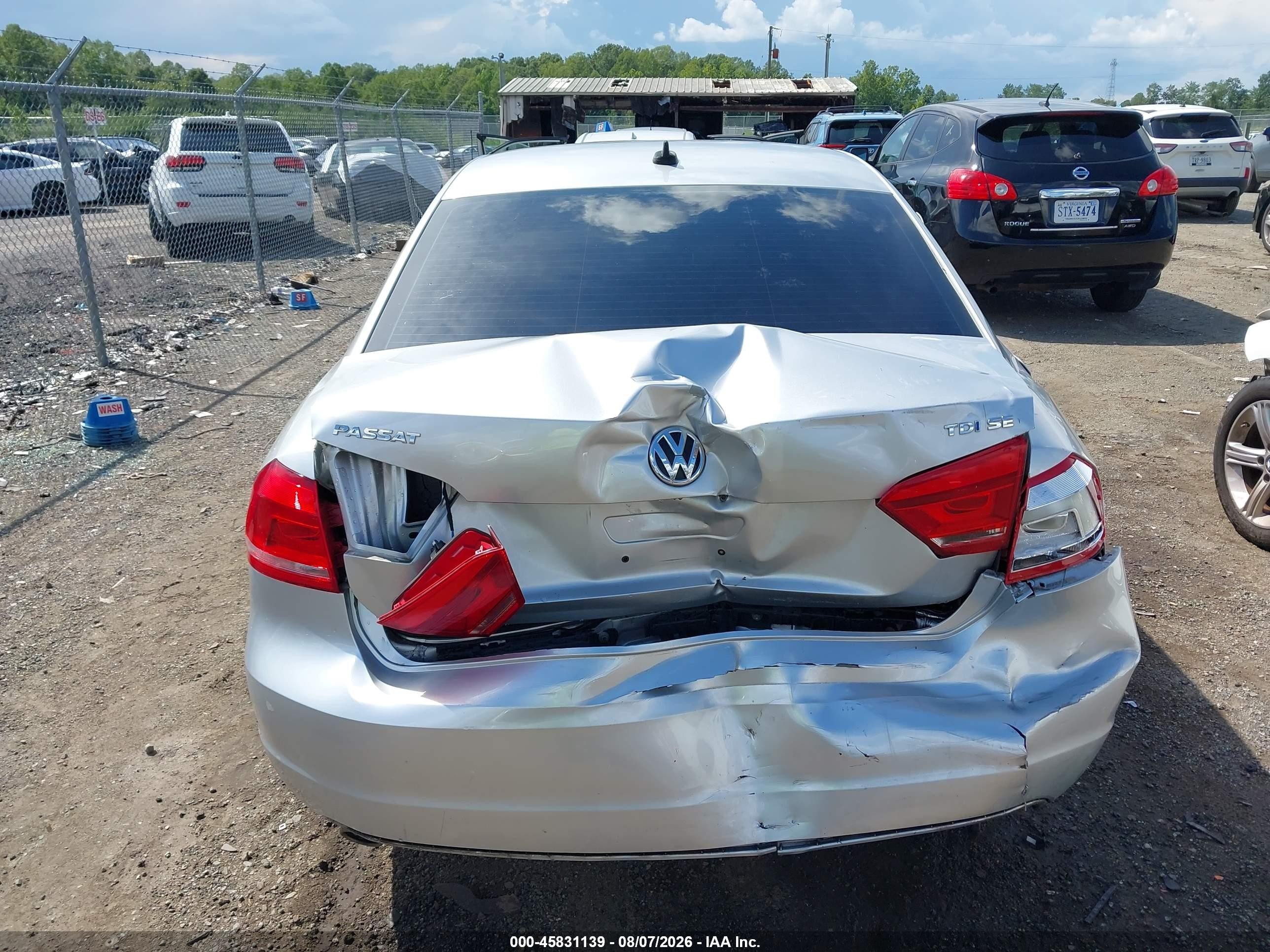 2014 Volkswagen Passat 2.0l Tdi Se Серебряный vin: 1VWBN7A3XEC079174