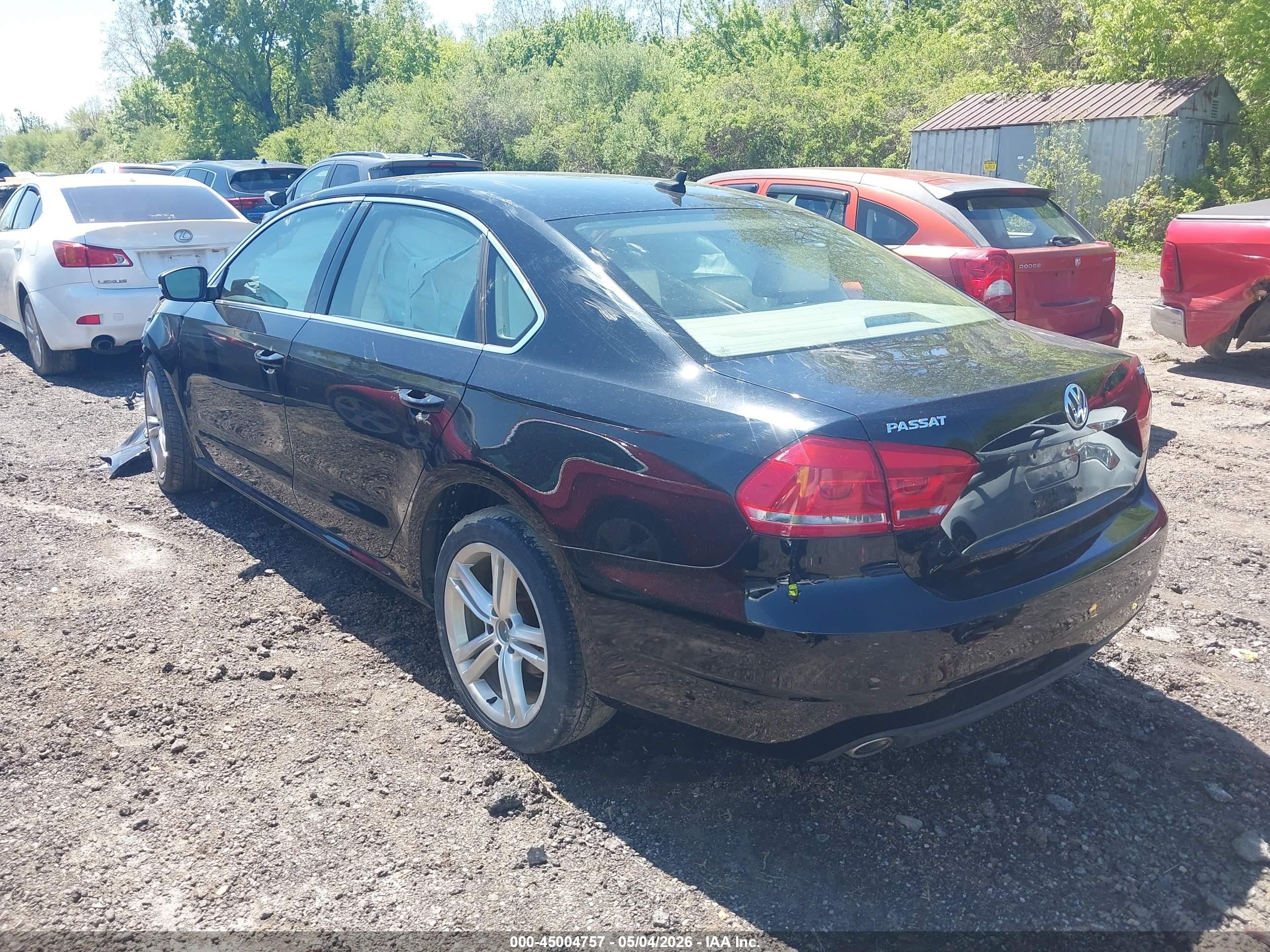 2014 Volkswagen Passat 2.0l Tdi Se Black vin: 1VWBN7A3XEC107975