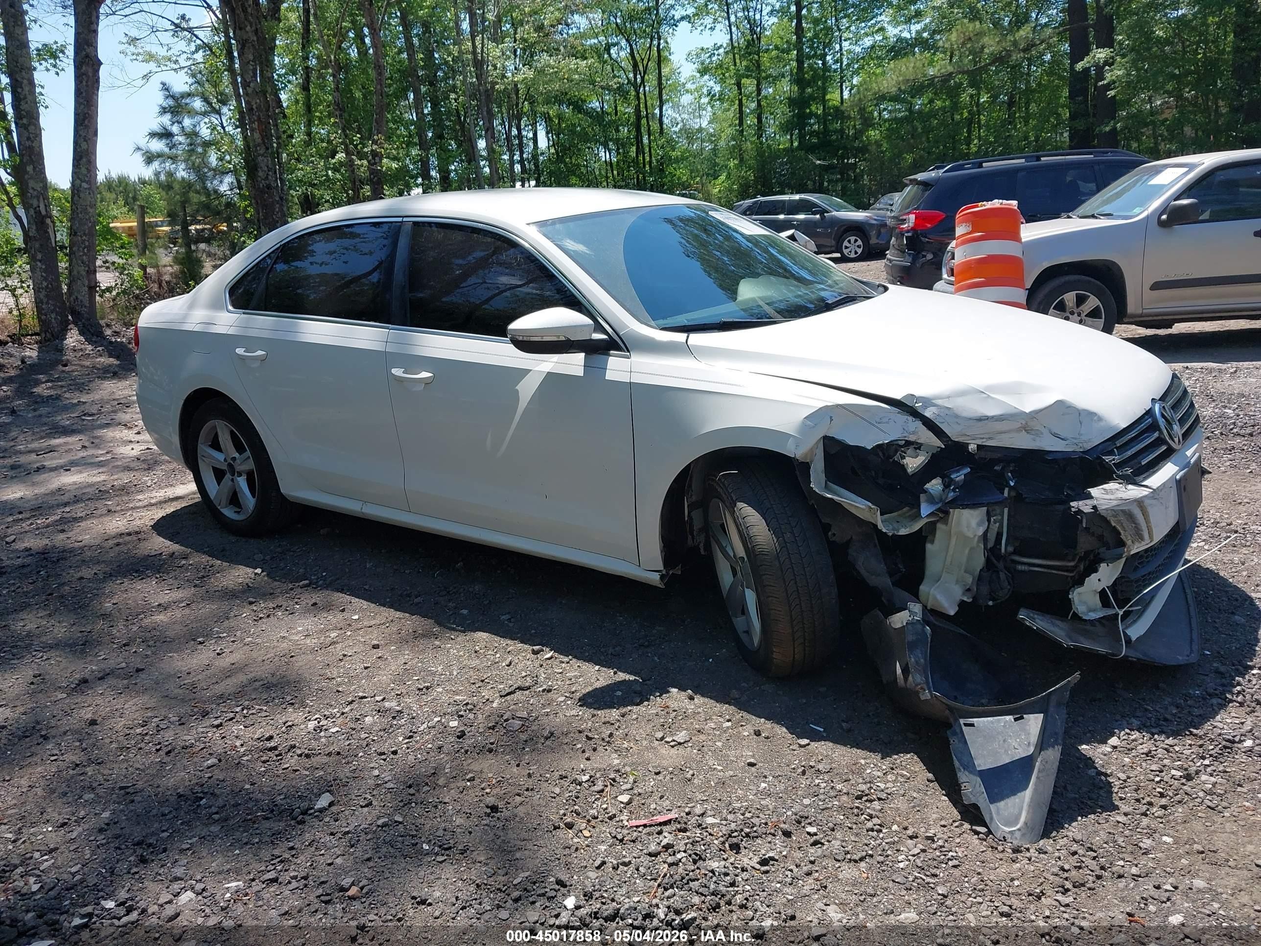 2012 Volkswagen Passat 2.5l Se White vin: 1VWBP7A30CC013160