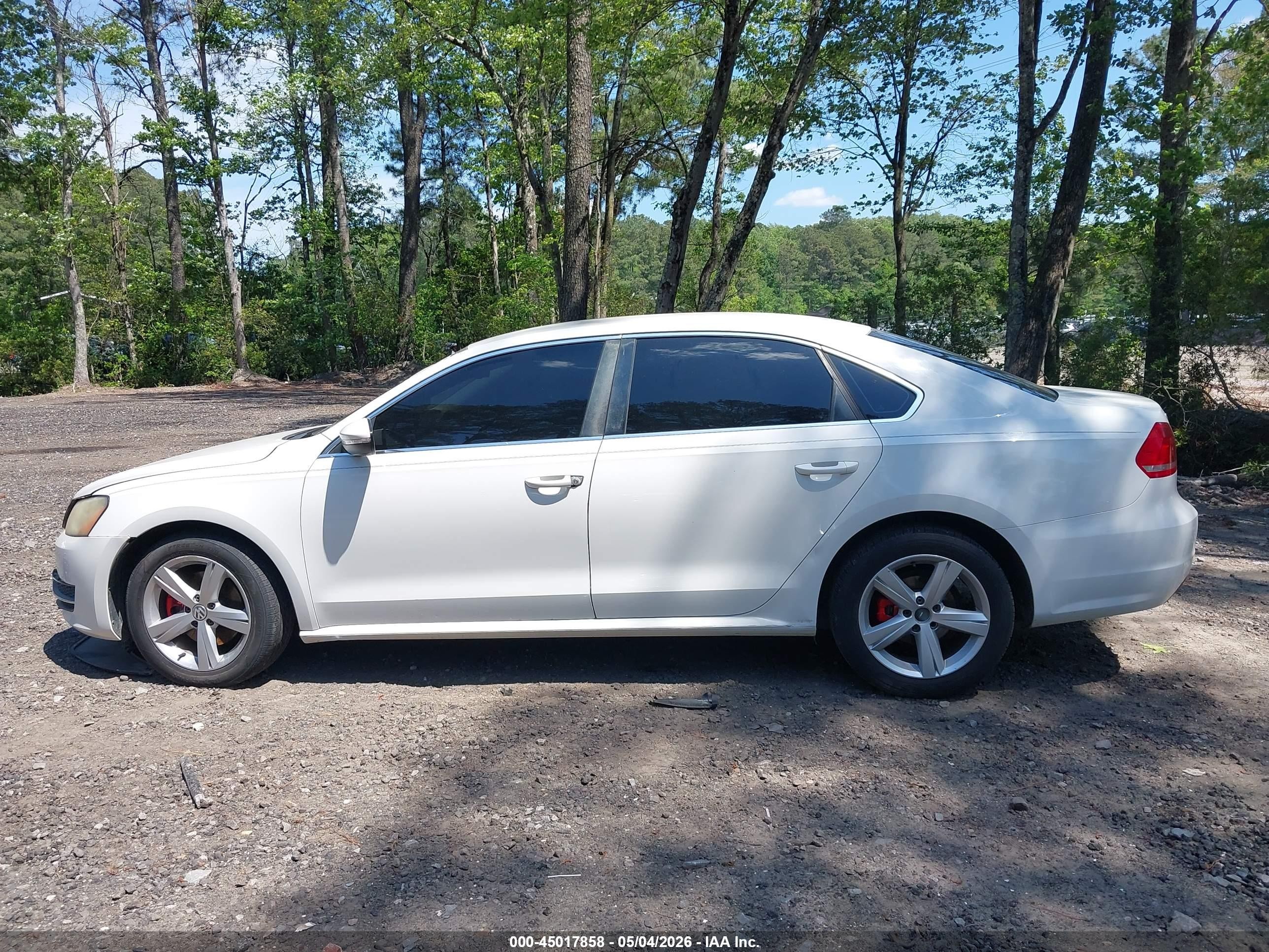 2012 Volkswagen Passat 2.5l Se White vin: 1VWBP7A30CC013160