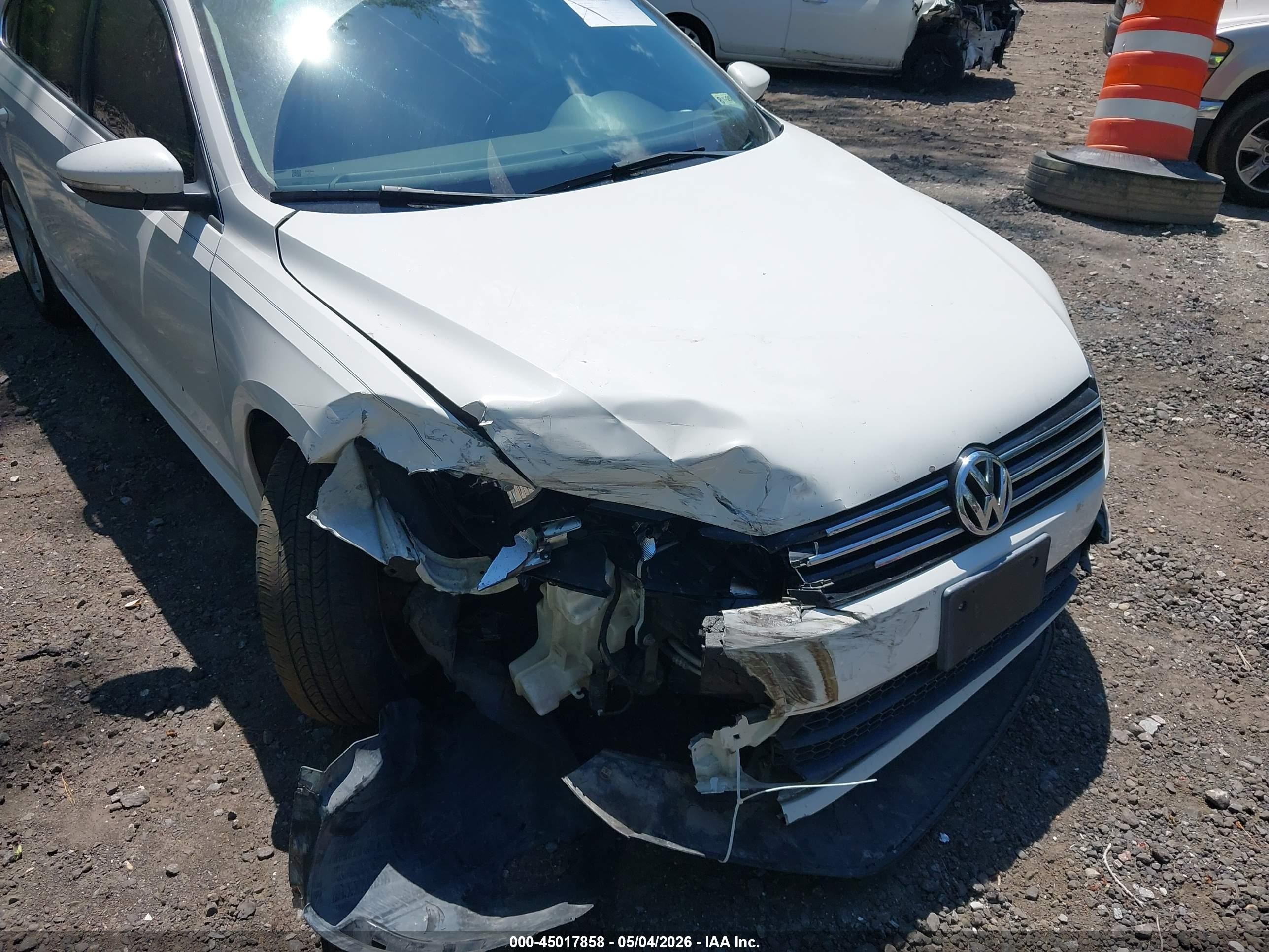 2012 Volkswagen Passat 2.5l Se White vin: 1VWBP7A30CC013160