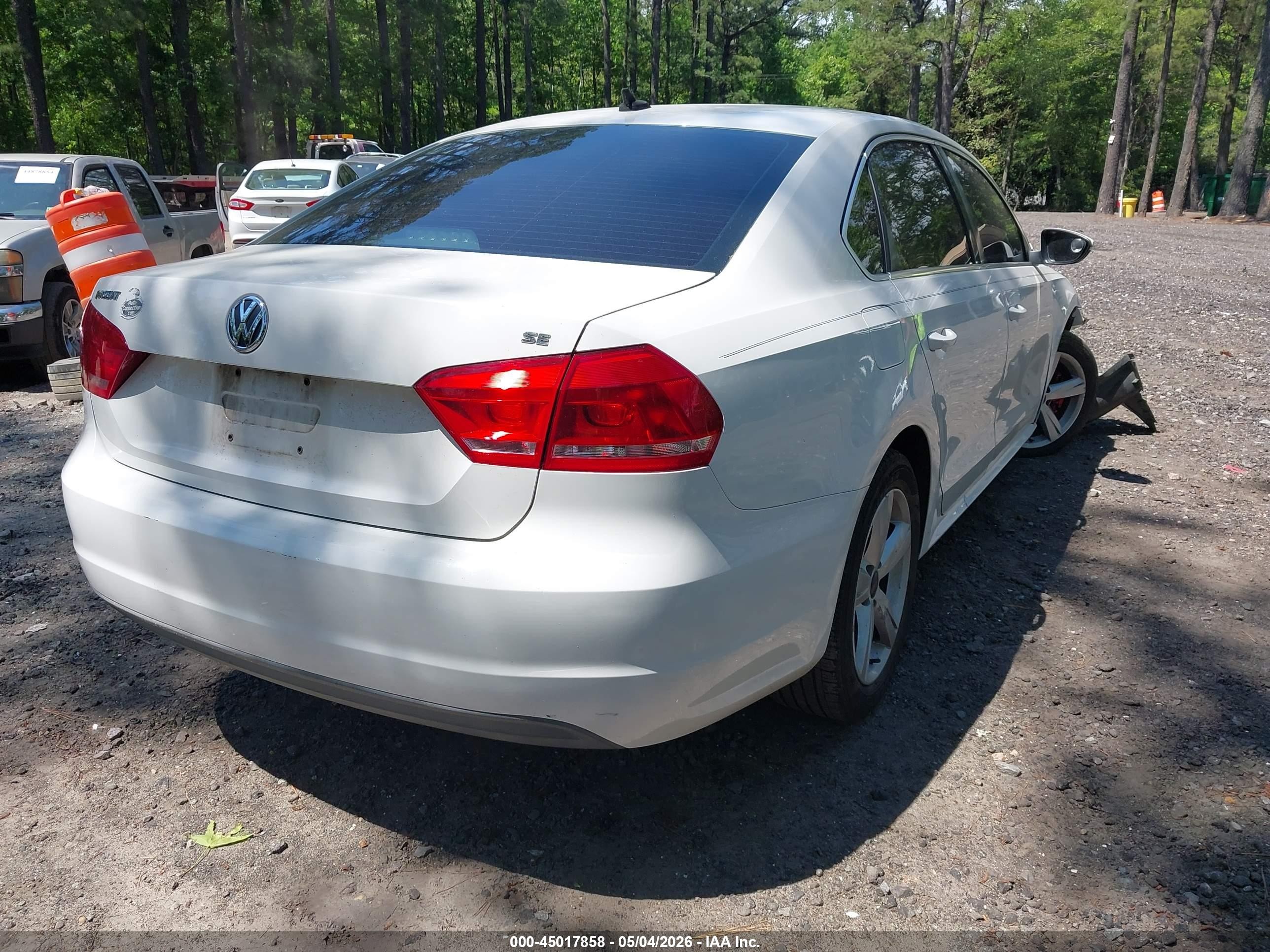 2012 Volkswagen Passat 2.5l Se White vin: 1VWBP7A30CC013160