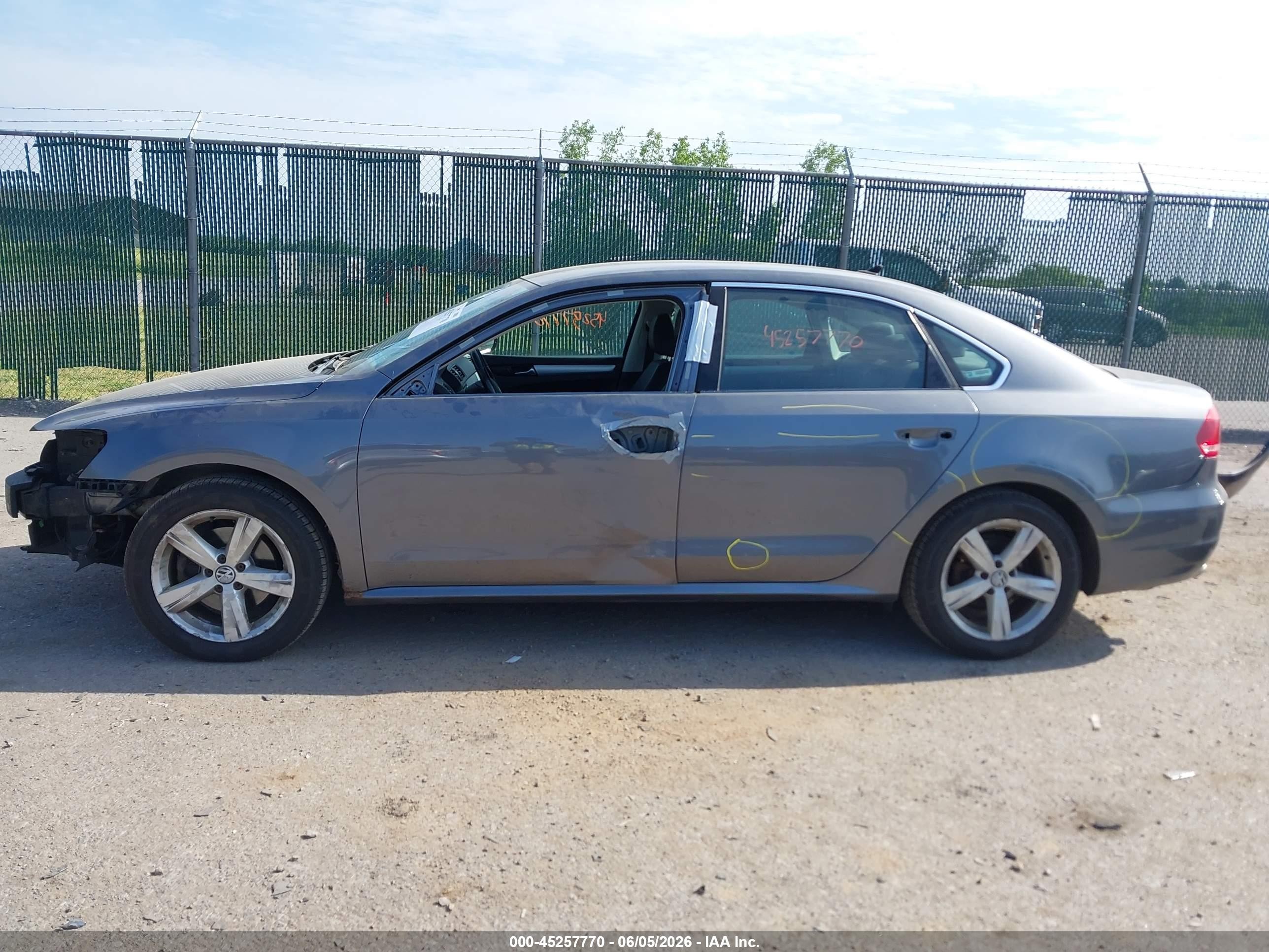 2012 Volkswagen Passat 2.5l Se Gray vin: 1VWBP7A30CC023767