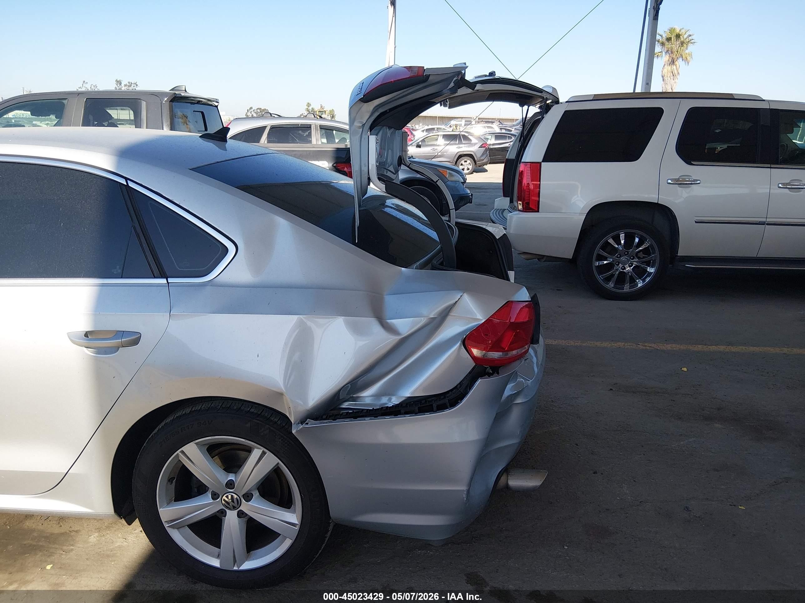 2012 Volkswagen Passat 2.5l Se Silver vin: 1VWBP7A30CC042111