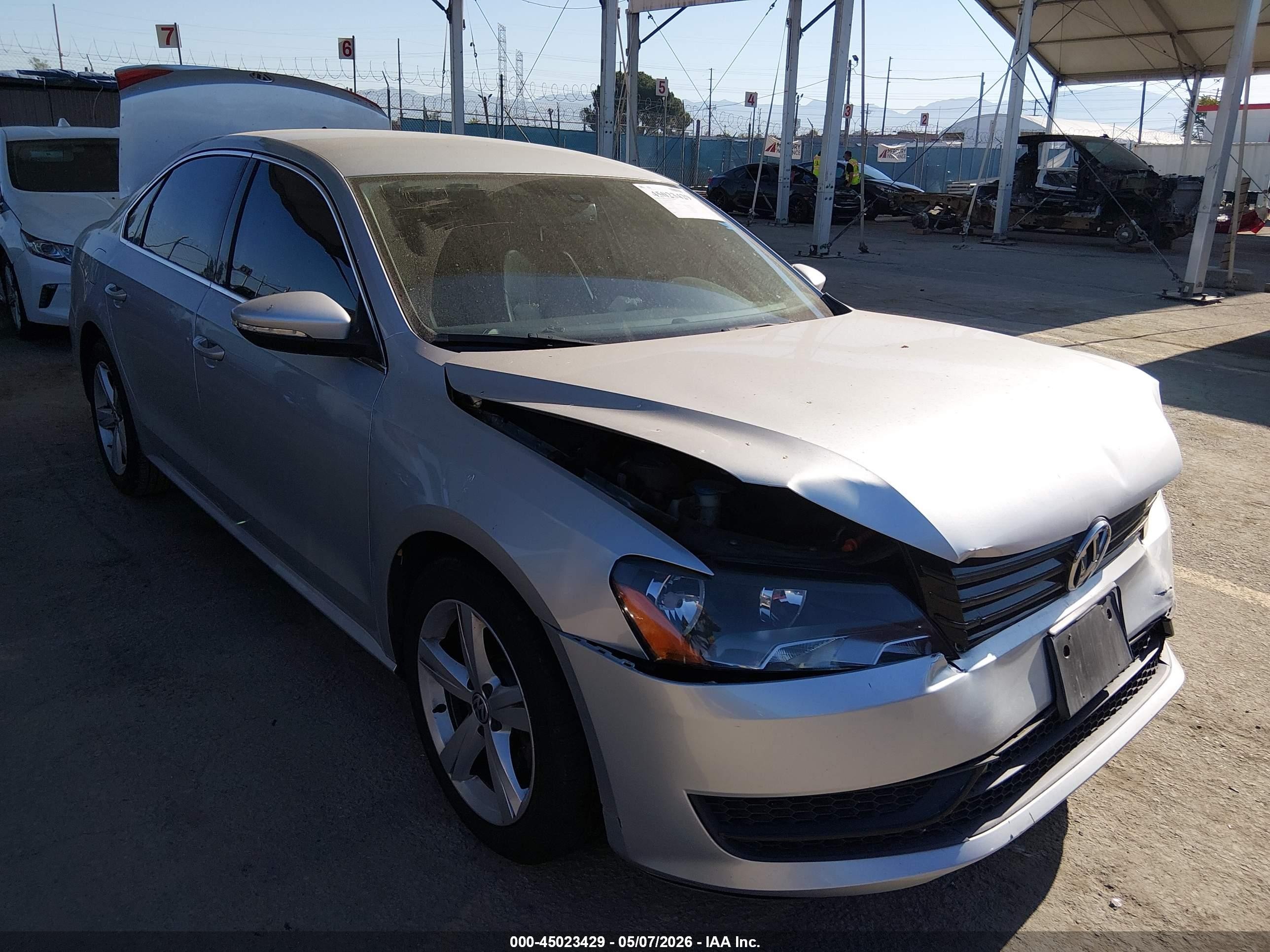 2012 Volkswagen Passat 2.5l Se Silver vin: 1VWBP7A30CC042111