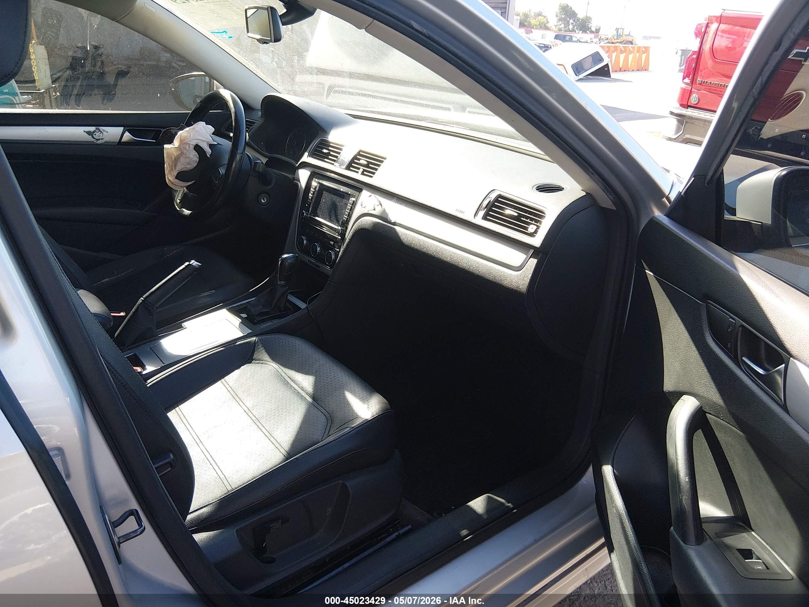 2012 Volkswagen Passat 2.5l Se Silver vin: 1VWBP7A30CC042111