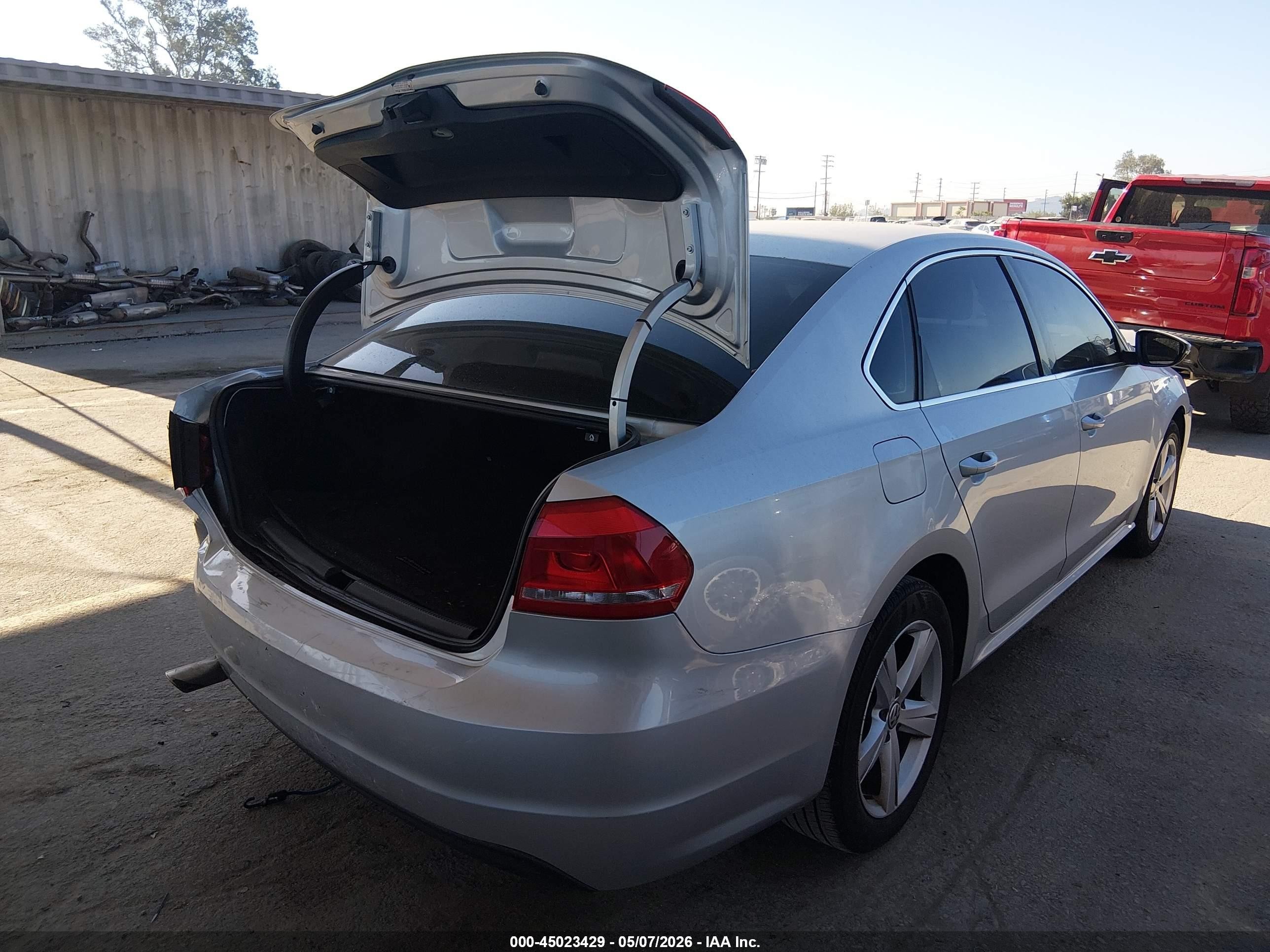 2012 Volkswagen Passat 2.5l Se Silver vin: 1VWBP7A30CC042111