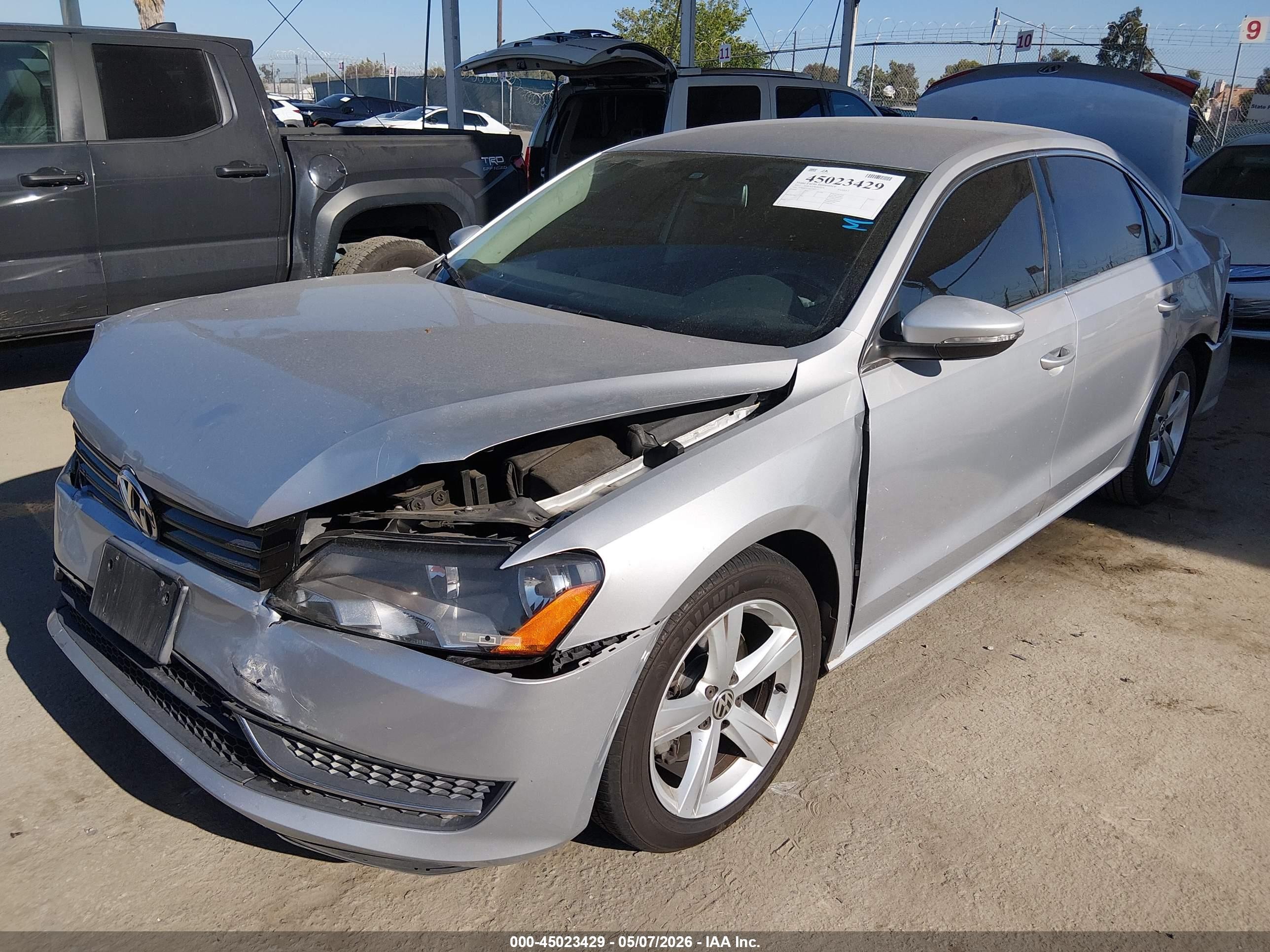 2012 Volkswagen Passat 2.5l Se Silver vin: 1VWBP7A30CC042111