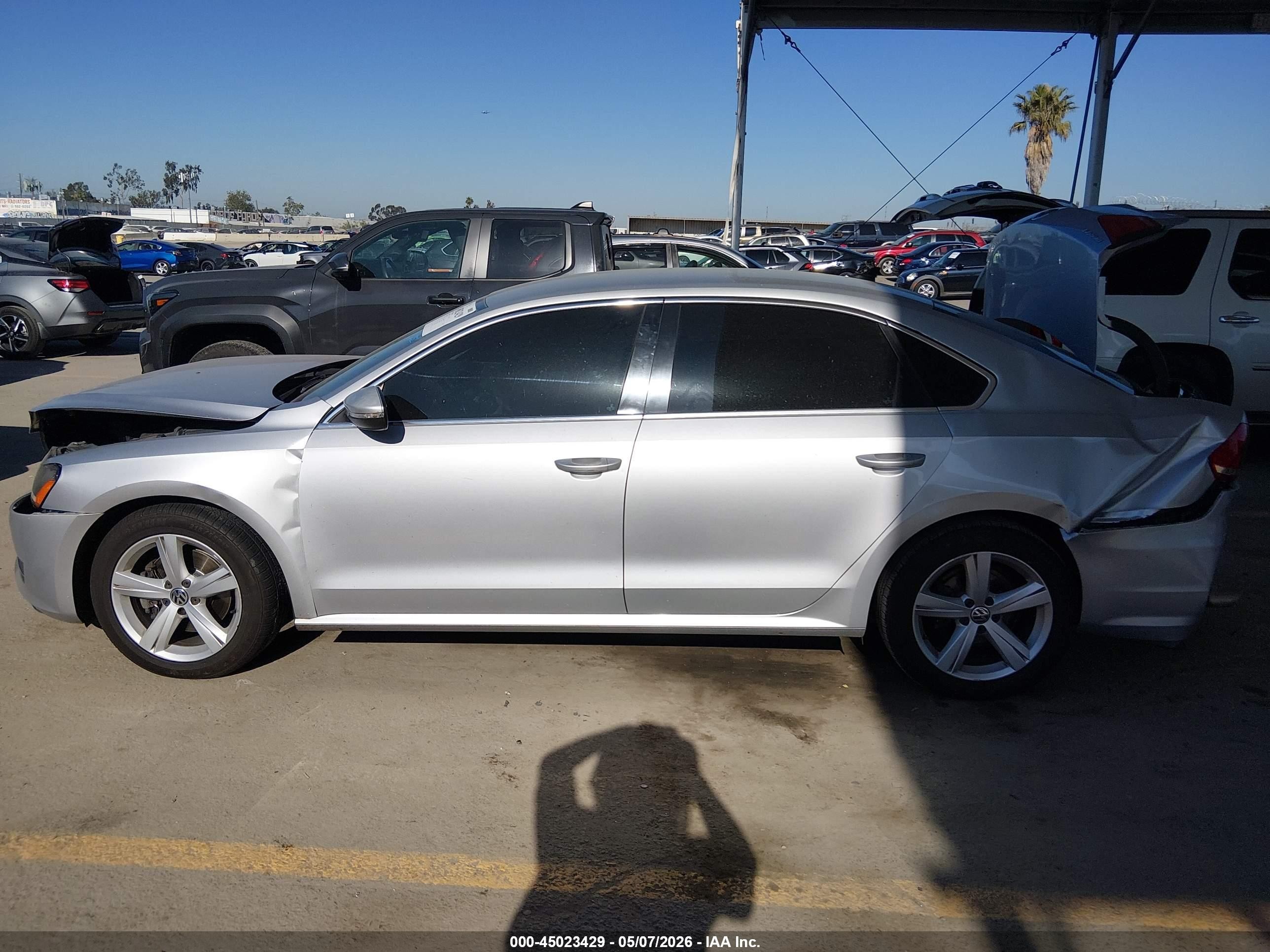 2012 Volkswagen Passat 2.5l Se Silver vin: 1VWBP7A30CC042111