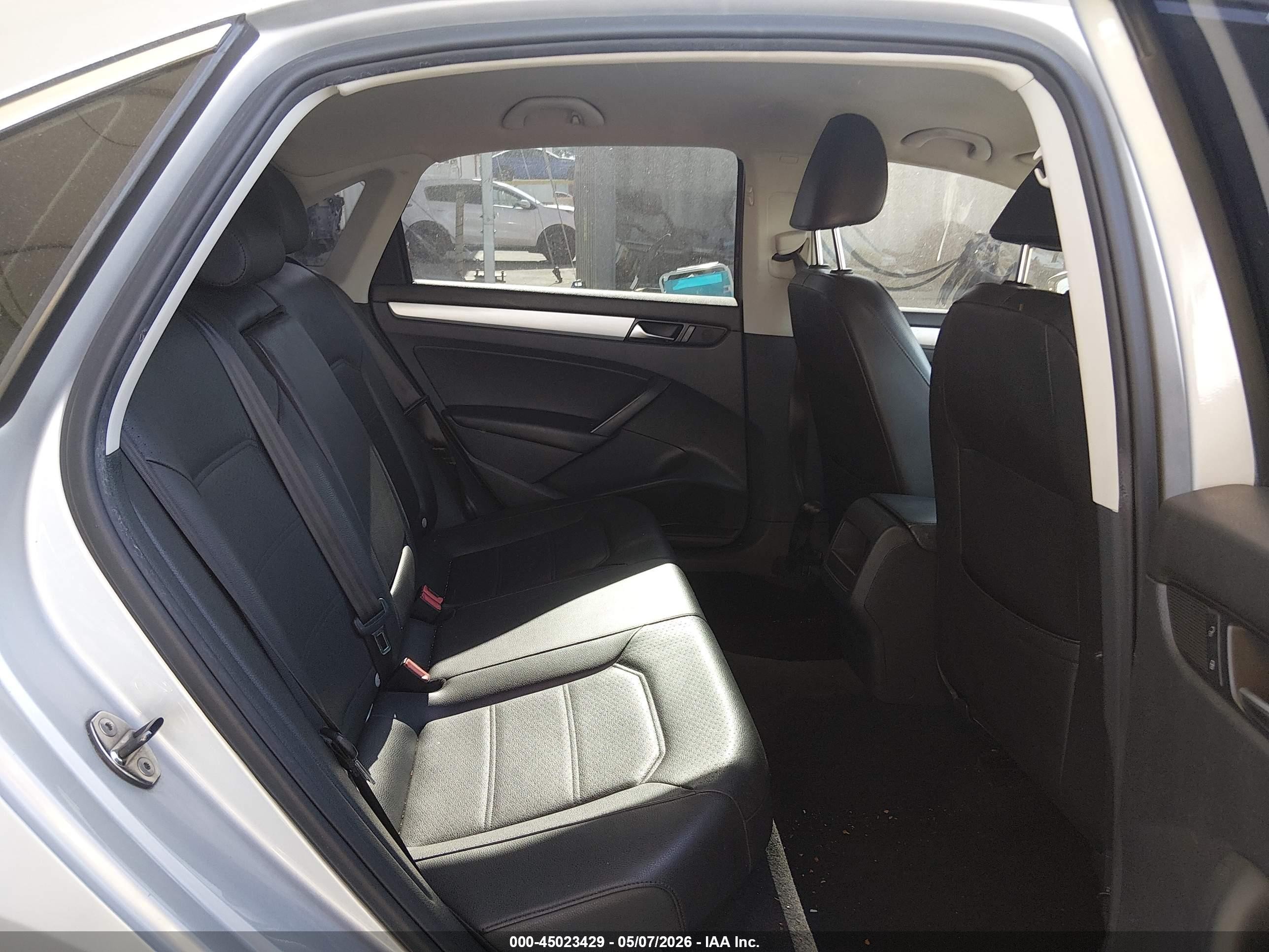 2012 Volkswagen Passat 2.5l Se Silver vin: 1VWBP7A30CC042111
