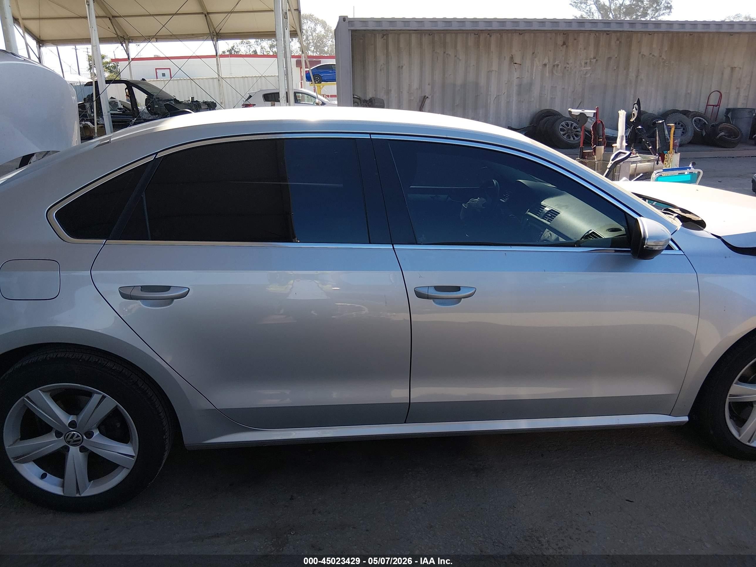 2012 Volkswagen Passat 2.5l Se Silver vin: 1VWBP7A30CC042111