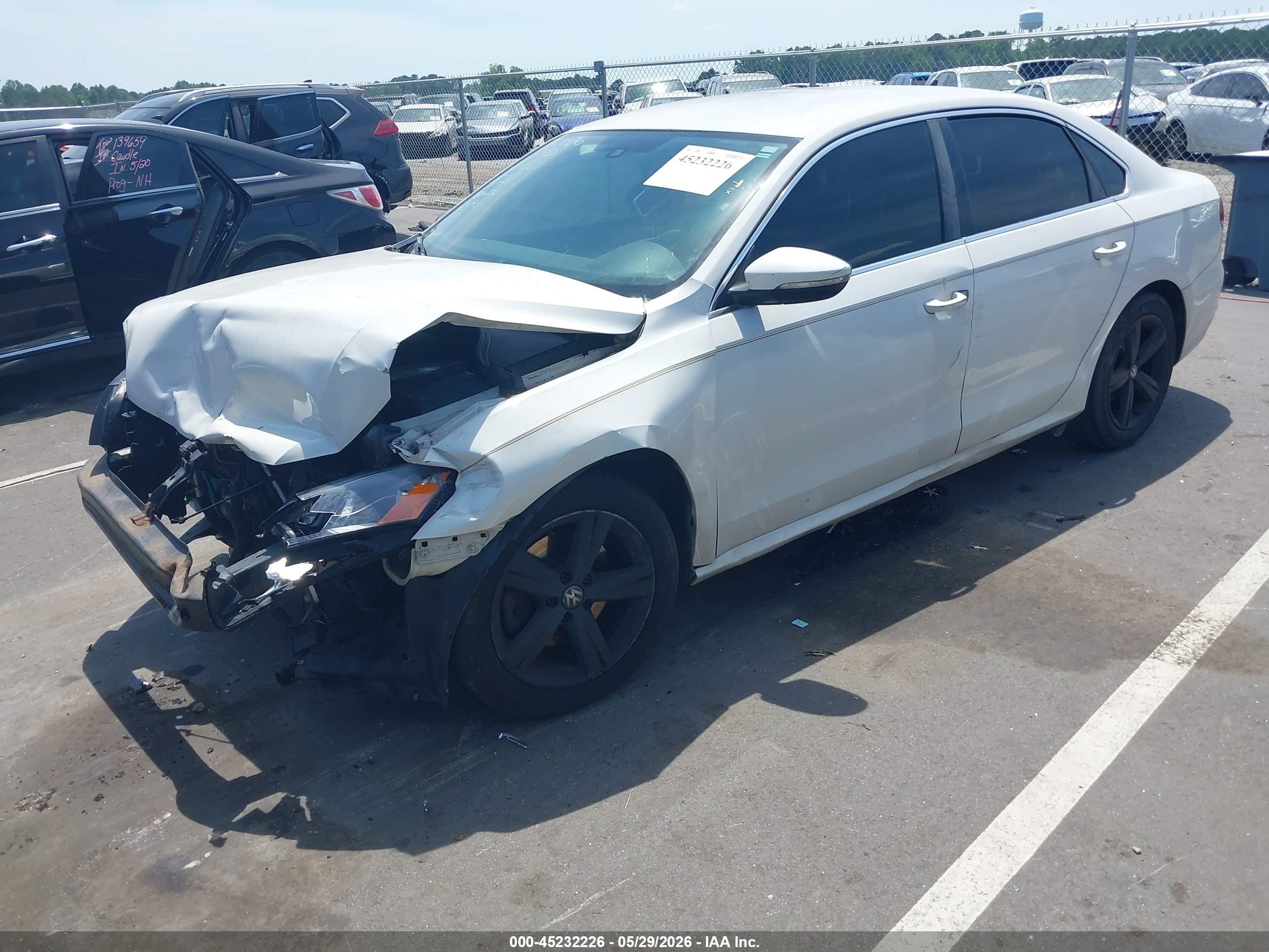 2012 Volkswagen Passat 2.5l Se White vin: 1VWBP7A30CC050211