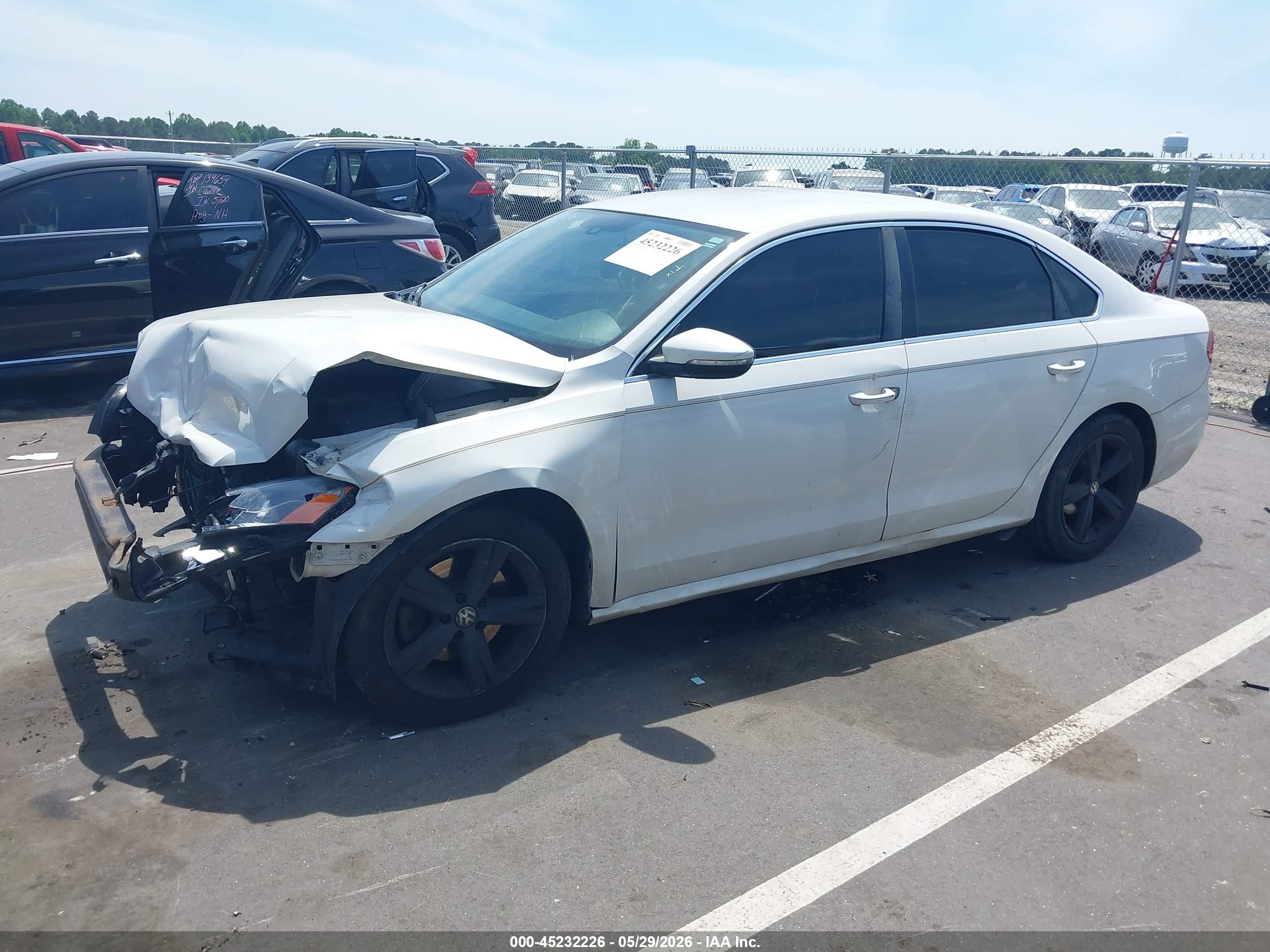 2012 Volkswagen Passat 2.5l Se White vin: 1VWBP7A30CC050211