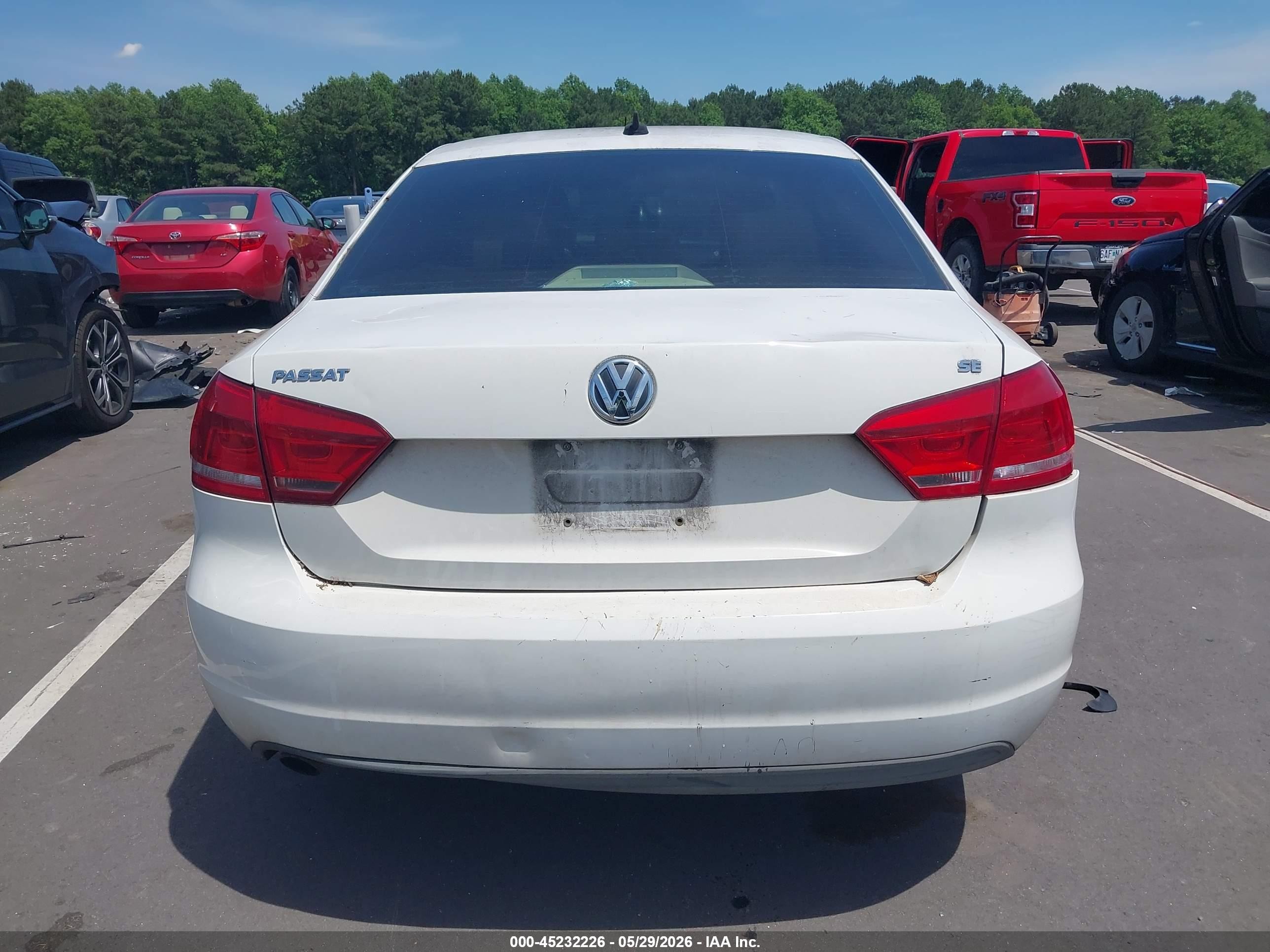 2012 Volkswagen Passat 2.5l Se White vin: 1VWBP7A30CC050211