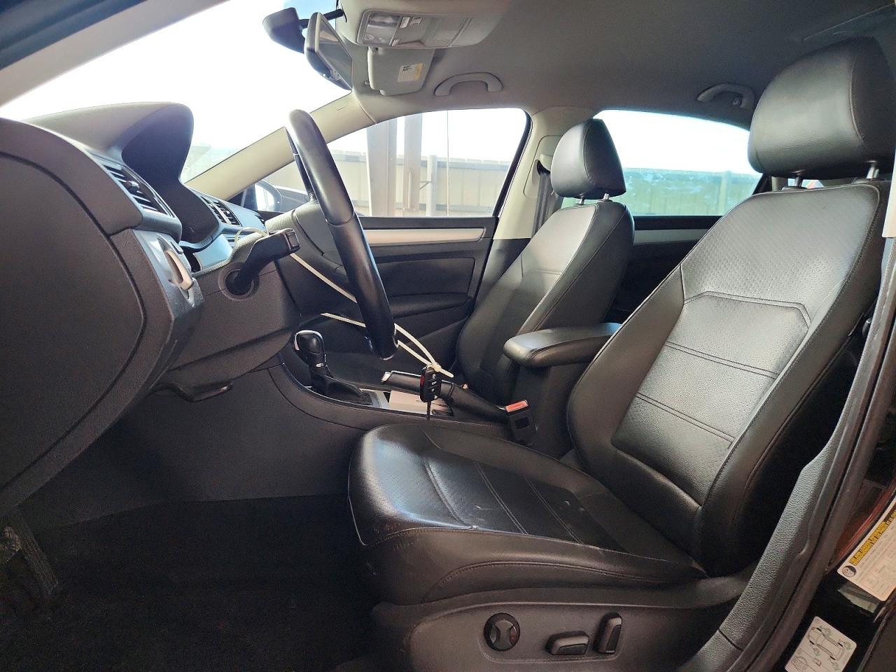 2012 Volkswagen Passat Se Черный vin: 1VWBP7A30CC052282