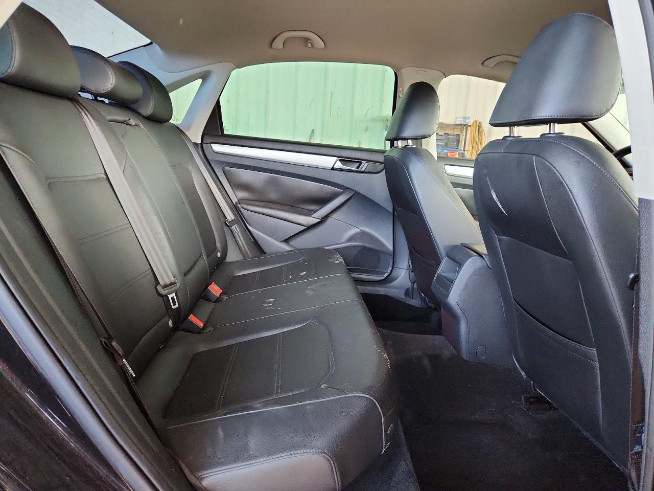 2012 Volkswagen Passat Se Черный vin: 1VWBP7A30CC052282