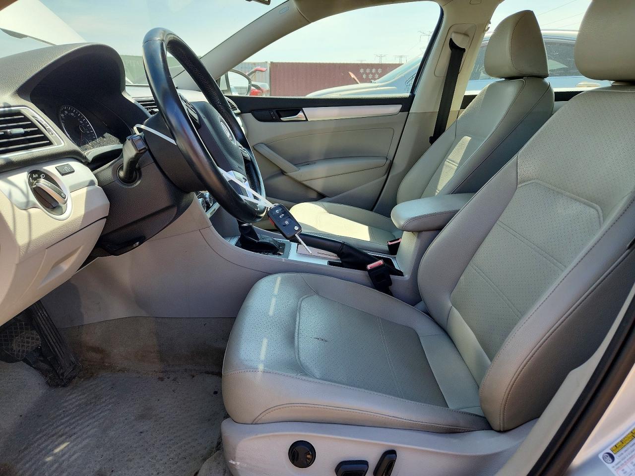 2012 Volkswagen Passat Se Silver vin: 1VWBP7A30CC070247