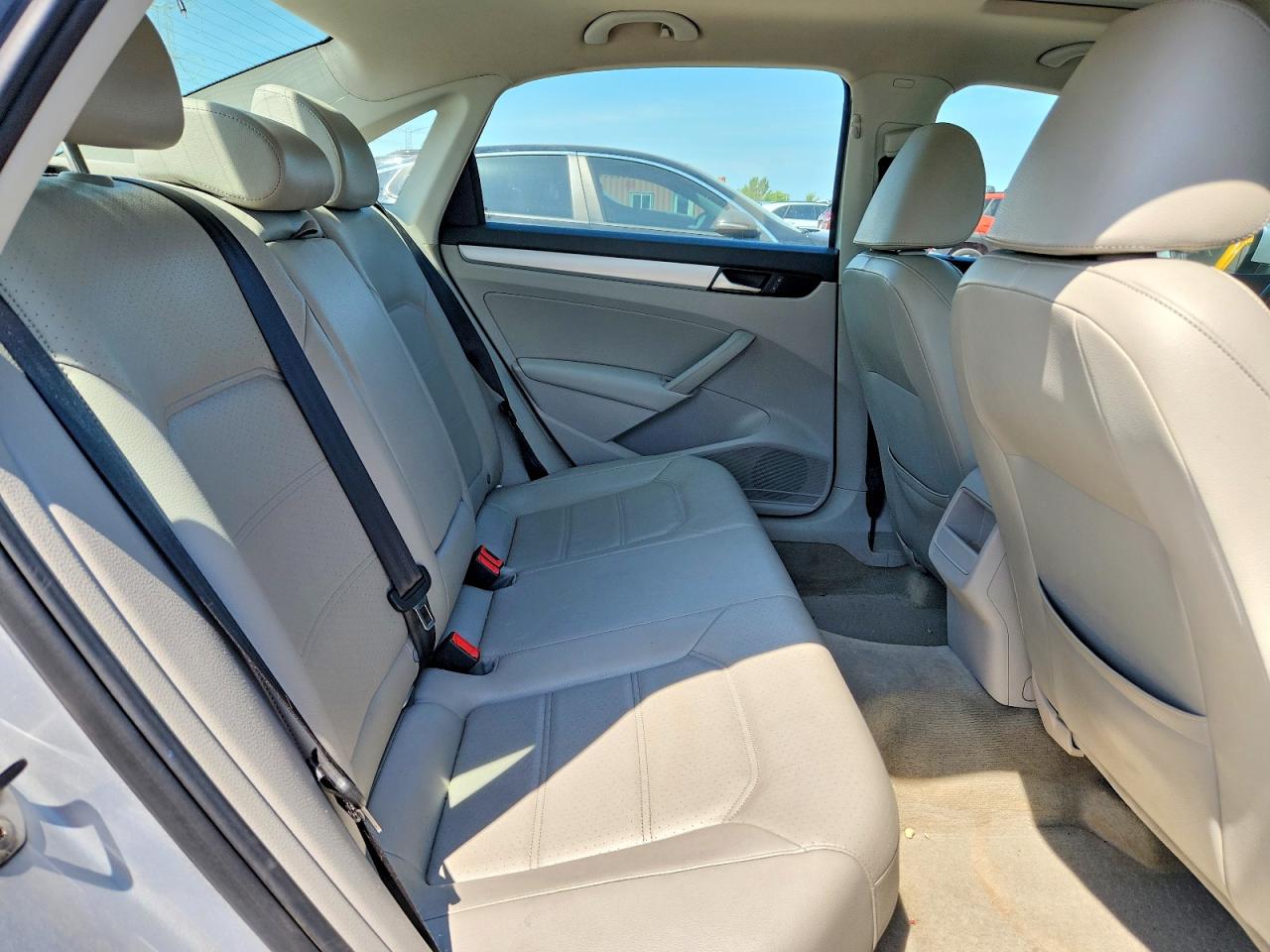 2012 Volkswagen Passat Se Silver vin: 1VWBP7A30CC070247