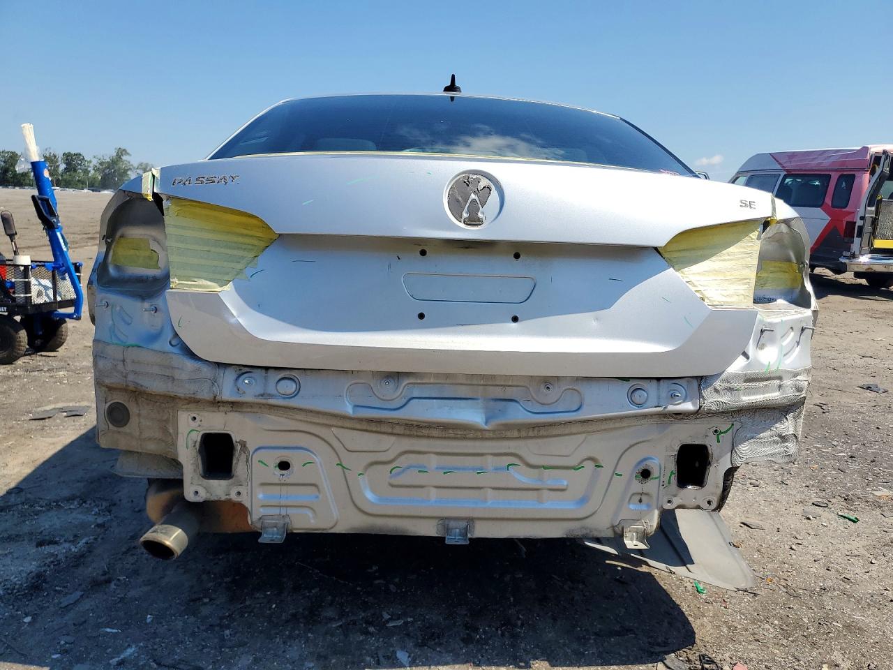 2012 Volkswagen Passat Se Silver vin: 1VWBP7A30CC073102