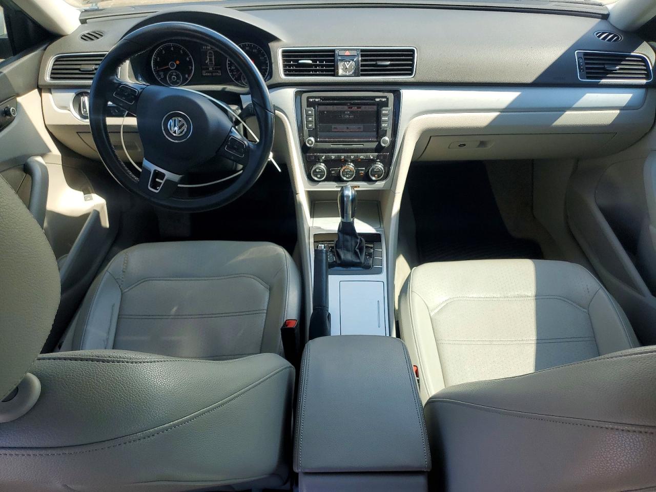 2012 Volkswagen Passat Se Silver vin: 1VWBP7A30CC073102