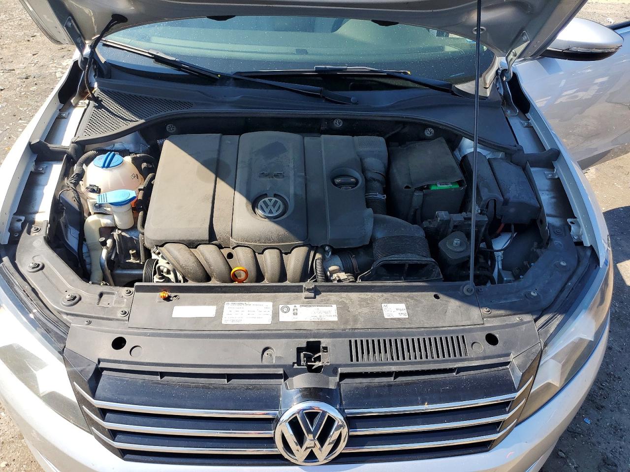 2012 Volkswagen Passat Se Silver vin: 1VWBP7A30CC073102