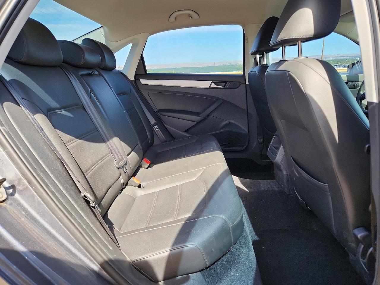2012 Volkswagen Passat Se Gray vin: 1VWBP7A30CC086335