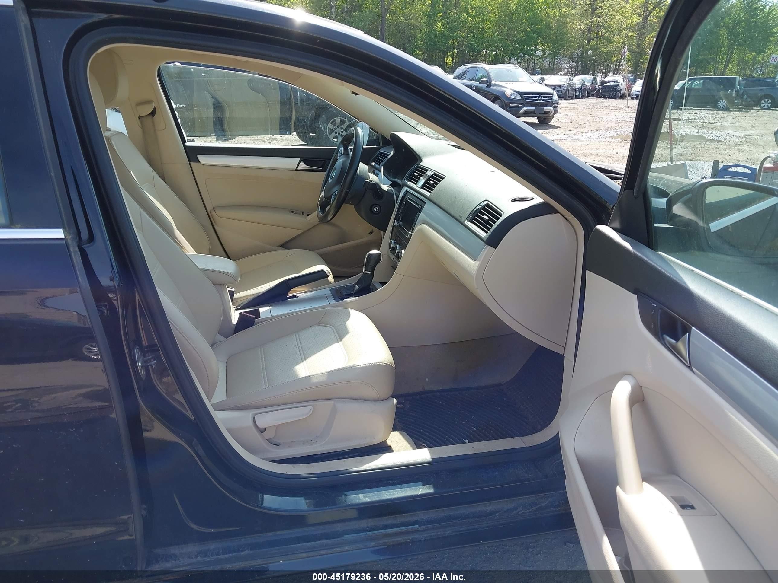 2012 Volkswagen Passat 2.5l Se Black vin: 1VWBP7A30CC102291