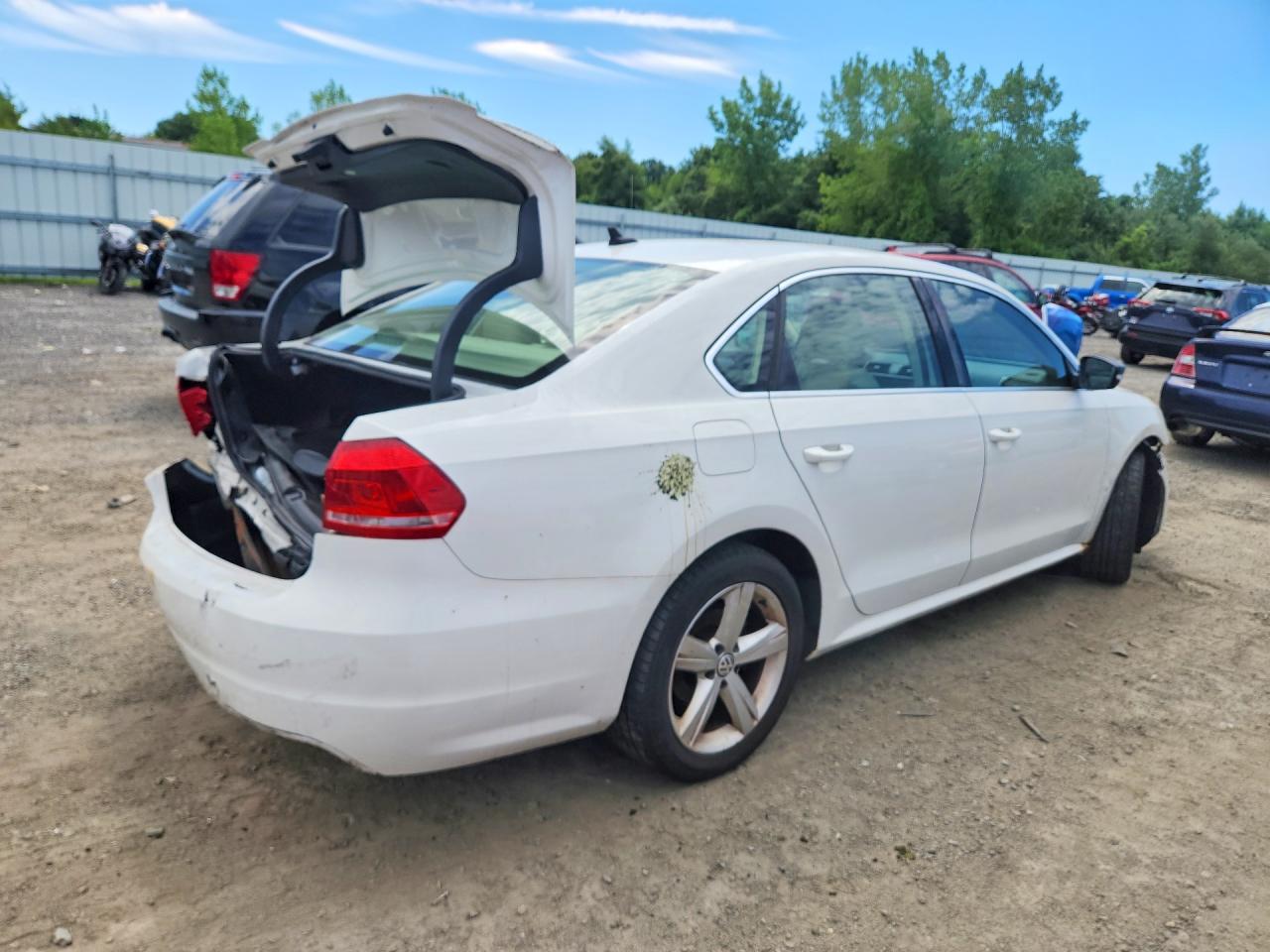 2013 Volkswagen Passat Se White vin: 1VWBP7A30DC013015