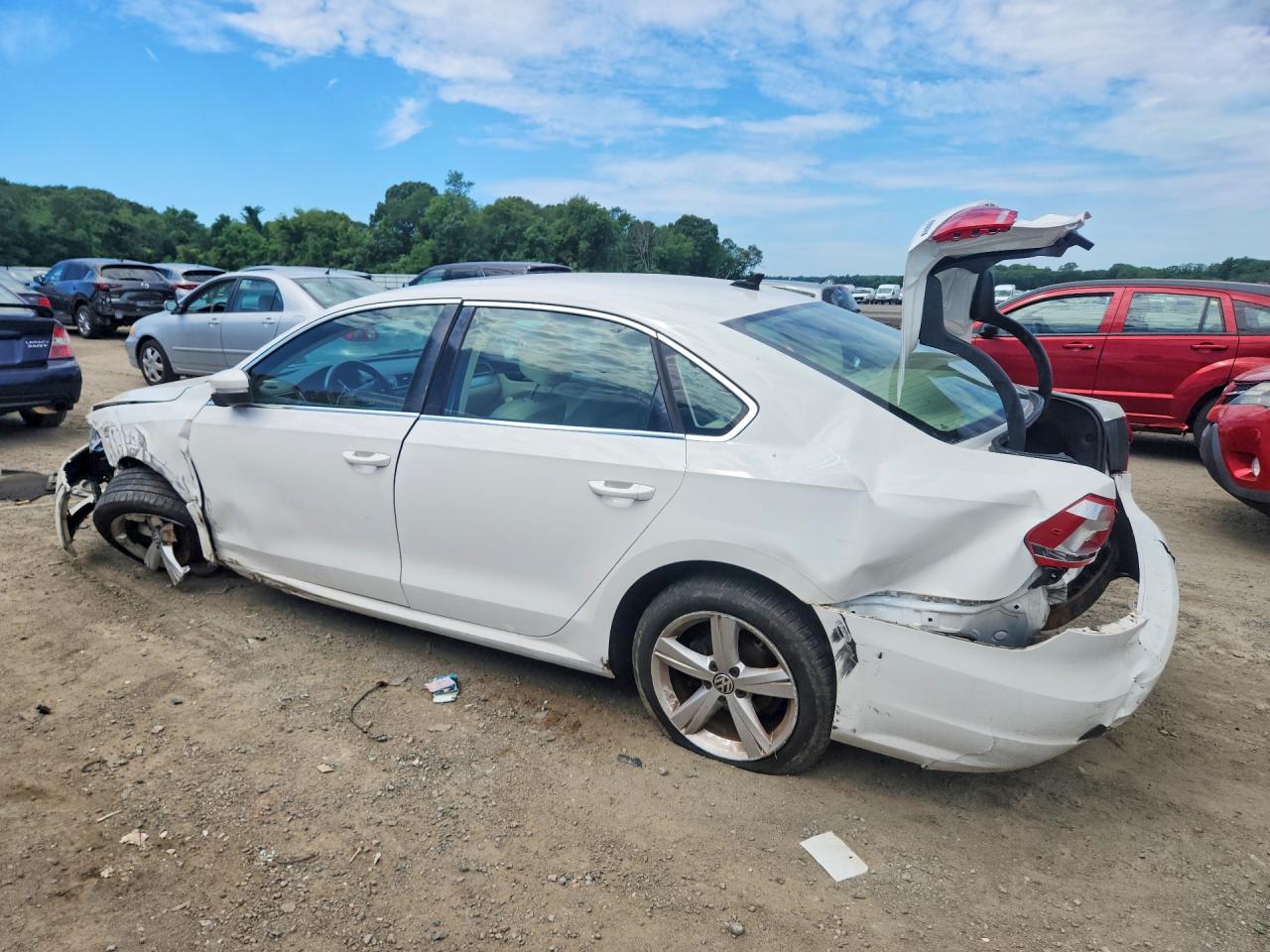 2013 Volkswagen Passat Se White vin: 1VWBP7A30DC013015