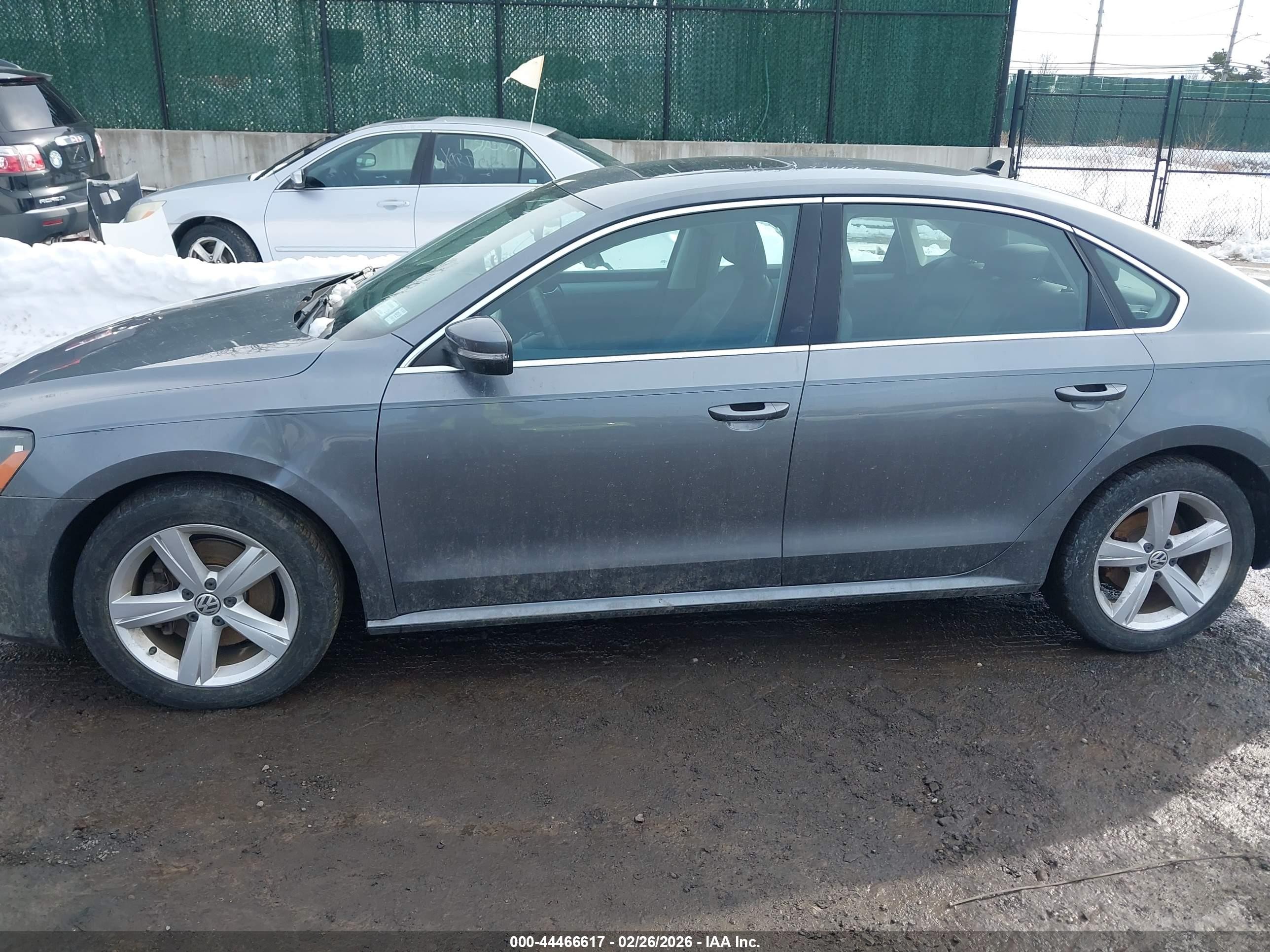 2013 Volkswagen Passat 2.5l Se Gray vin: 1VWBP7A30DC017792