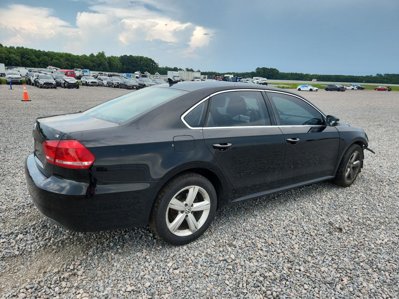 2013 Volkswagen Passat Se Black vin: 1VWBP7A30DC031109