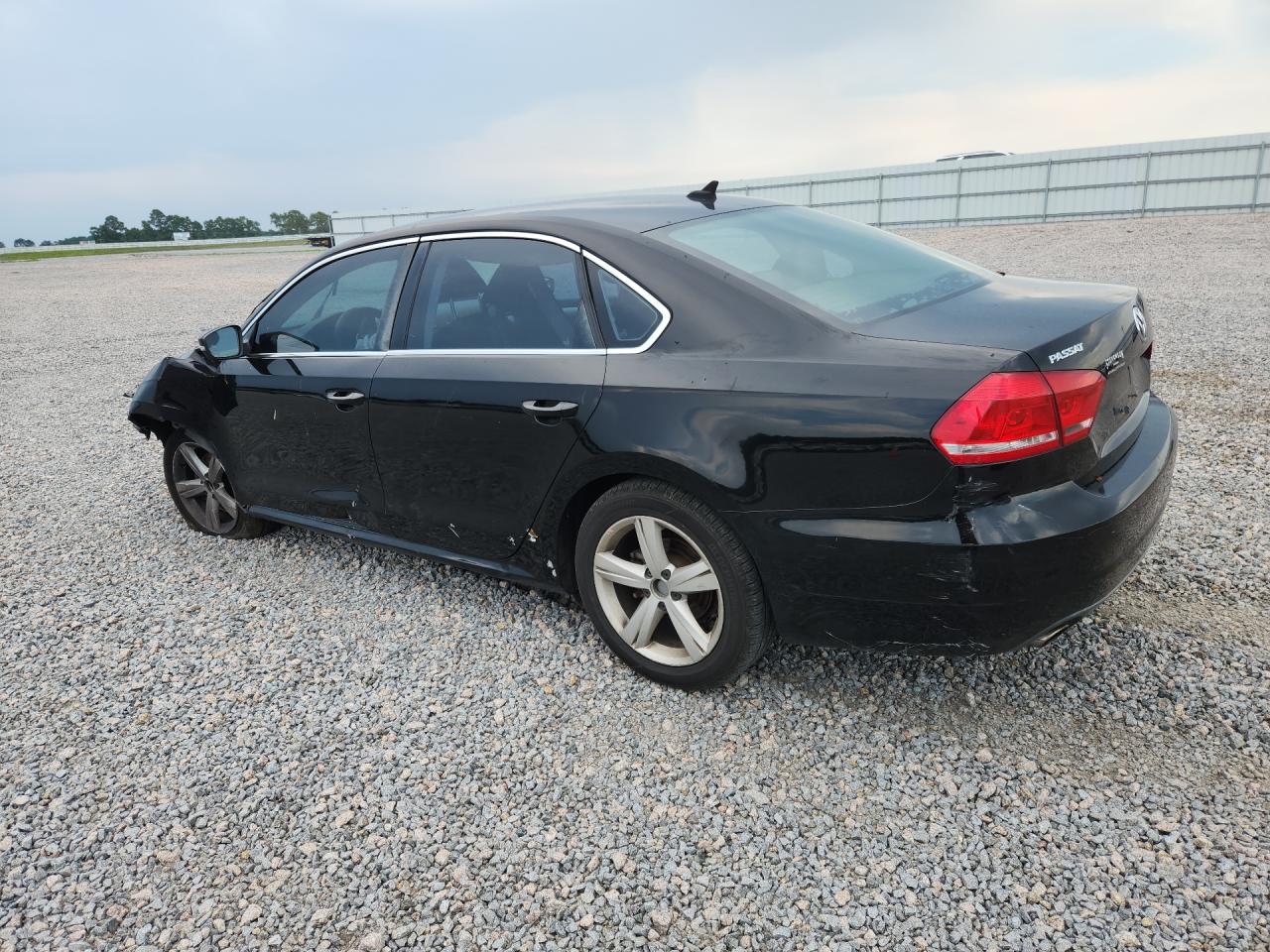 2013 Volkswagen Passat Se Black vin: 1VWBP7A30DC031109
