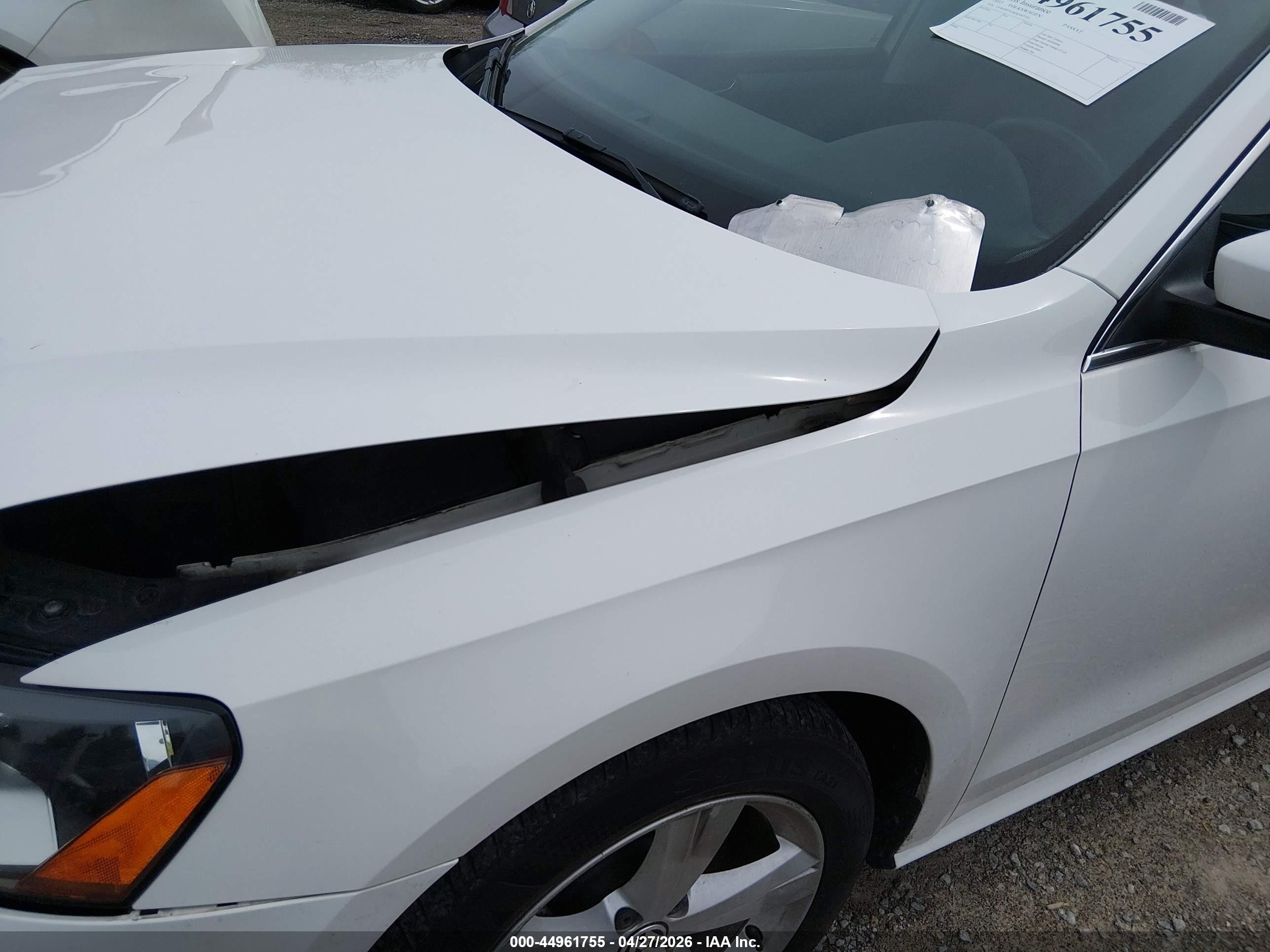 2013 Volkswagen Passat 2.5l Se White vin: 1VWBP7A30DC047732