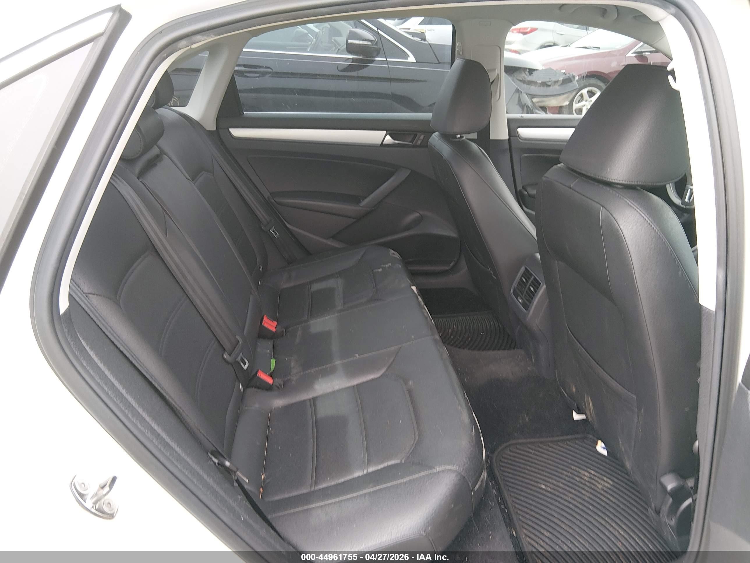 2013 Volkswagen Passat 2.5l Se White vin: 1VWBP7A30DC047732