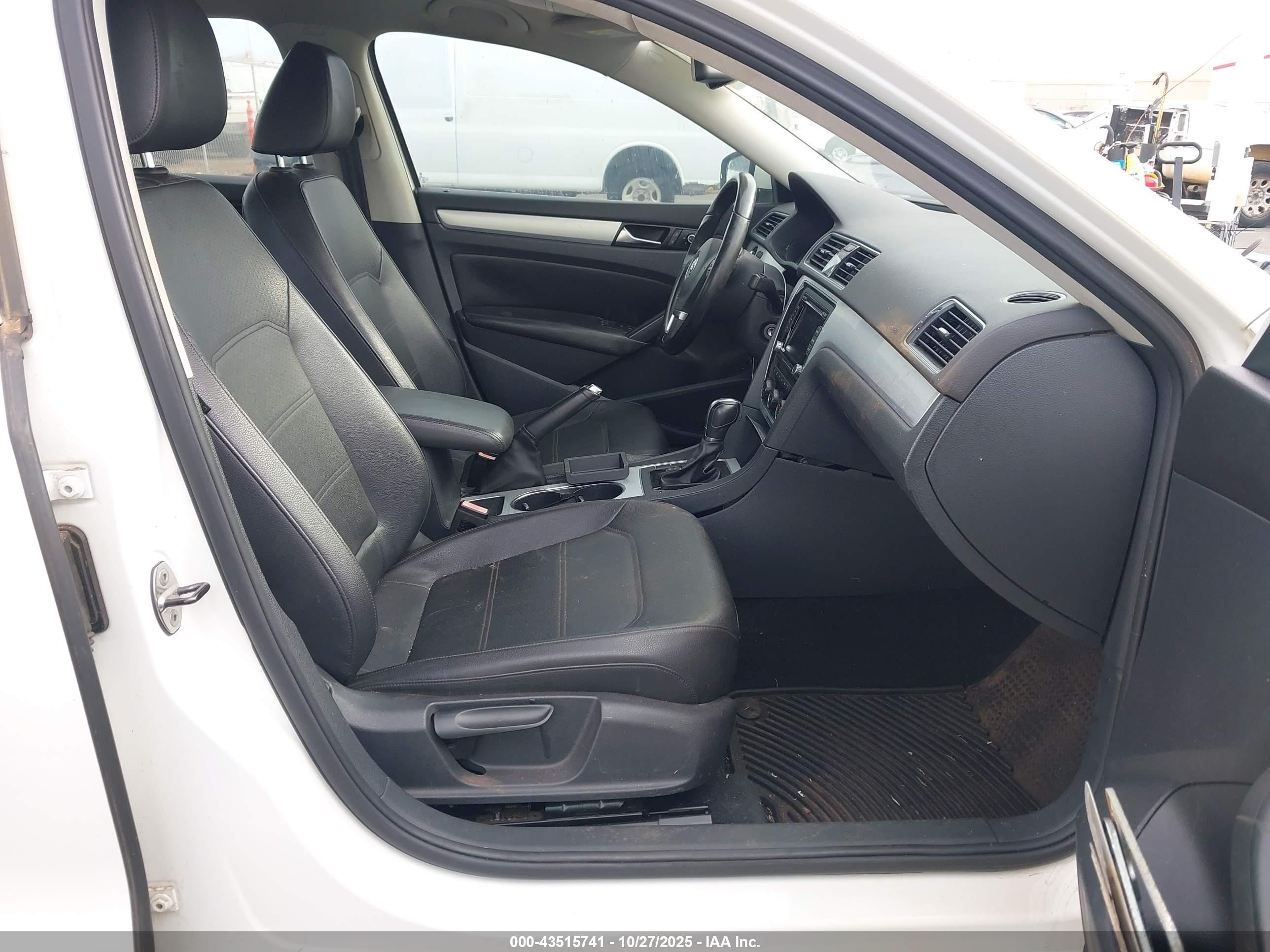 2013 Volkswagen Passat 2.5l Se Black vin: 1VWBP7A30DC055751
