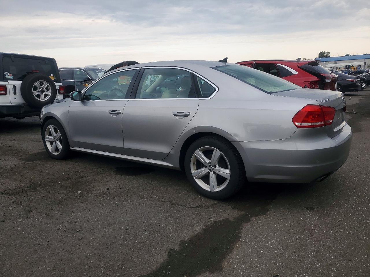 2013 Volkswagen Passat Se Silver vin: 1VWBP7A30DC072081