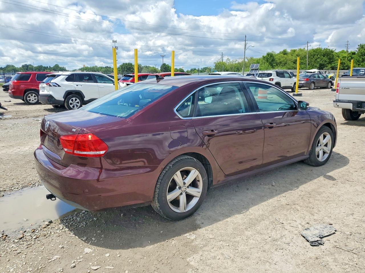 2013 Volkswagen Passat Se Maroon vin: 1VWBP7A30DC094873