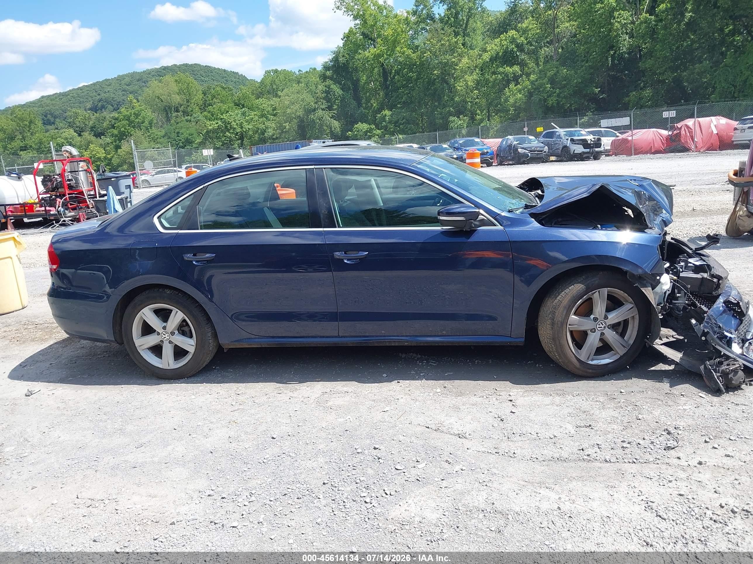 2013 Volkswagen Passat 2.5l Se Dark Blue vin: 1VWBP7A30DC104124