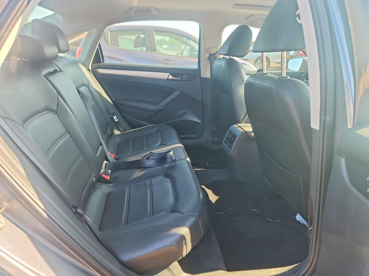 2013 Volkswagen Passat Se Gray vin: 1VWBP7A30DC114412