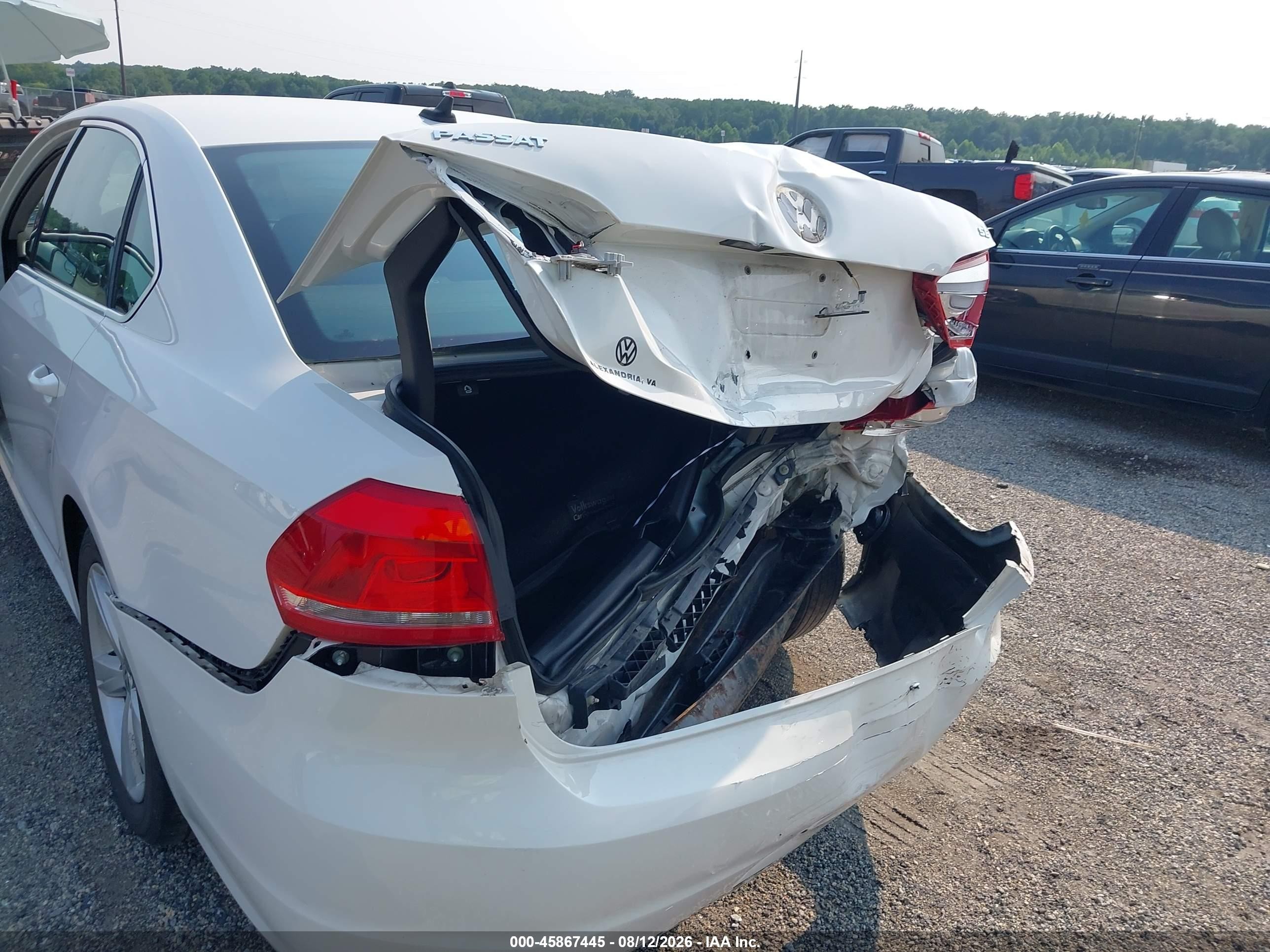 2013 Volkswagen Passat 2.5l Se White vin: 1VWBP7A30DC117715
