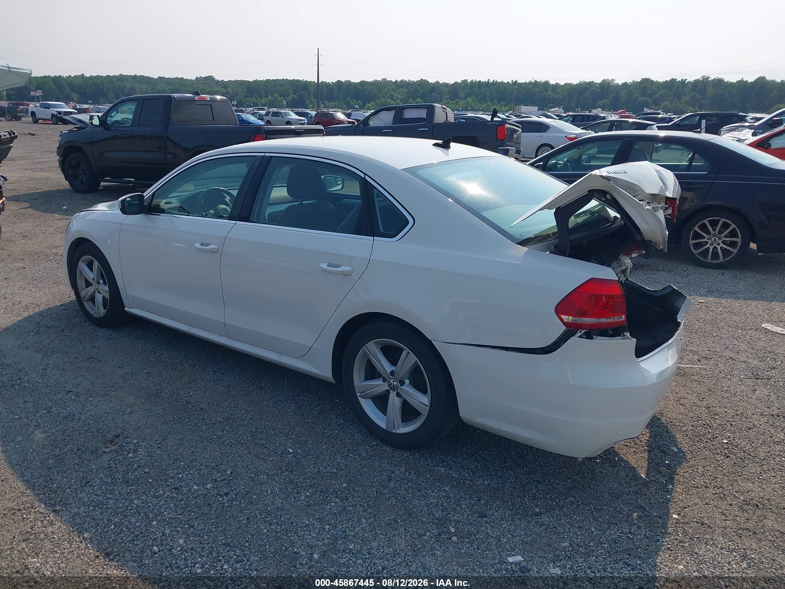 2013 Volkswagen Passat 2.5l Se White vin: 1VWBP7A30DC117715