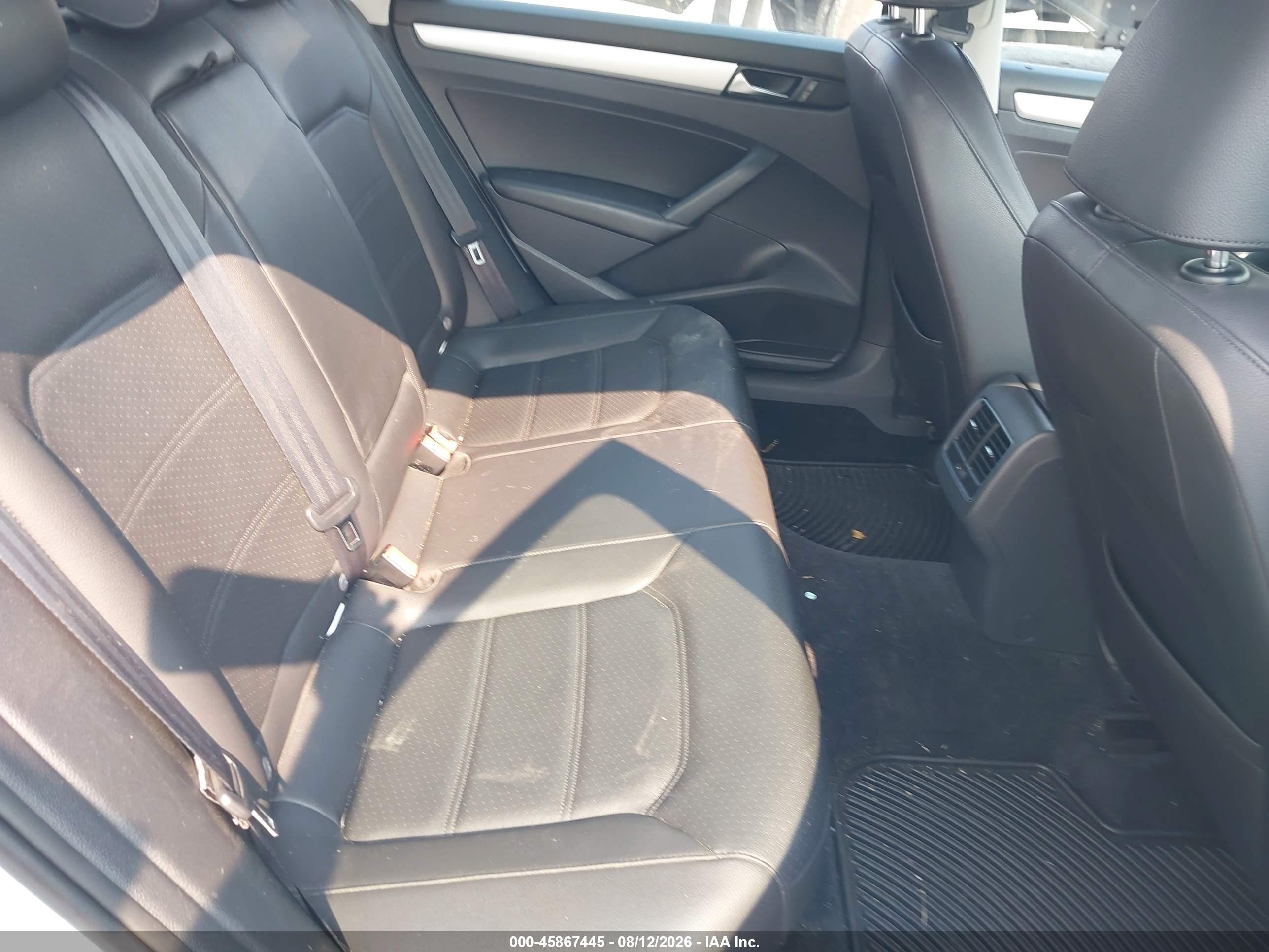 2013 Volkswagen Passat 2.5l Se White vin: 1VWBP7A30DC117715